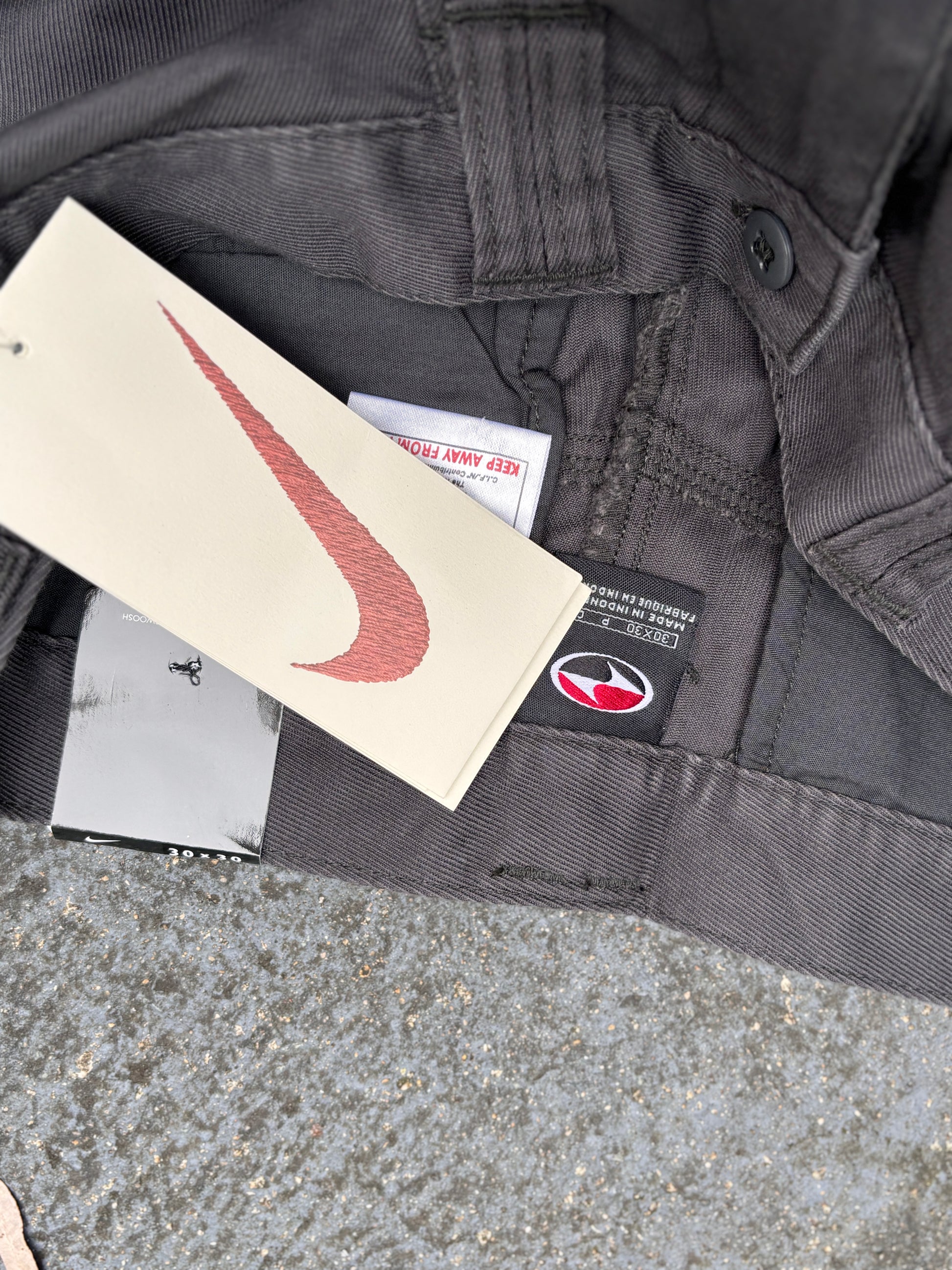 Vintage 90s Nike Golf Pants Size 30 Tiger Woods Yin Yang Logo Wide Leg NWT Deadstock