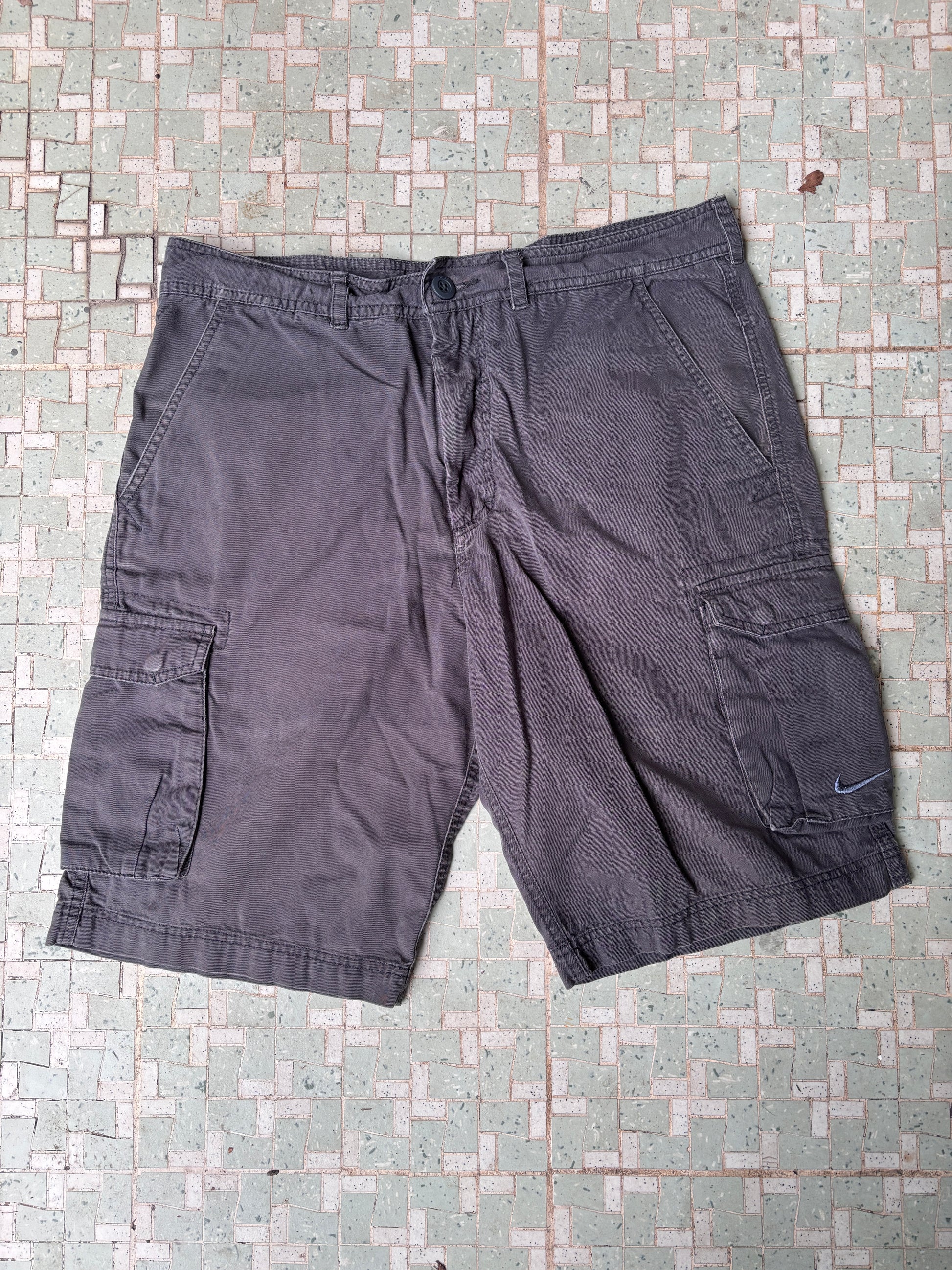 Vintage Y2K Nike Cargo Shorts Size 32 Grey 2 Embroidered Swoosh Faded Cotton