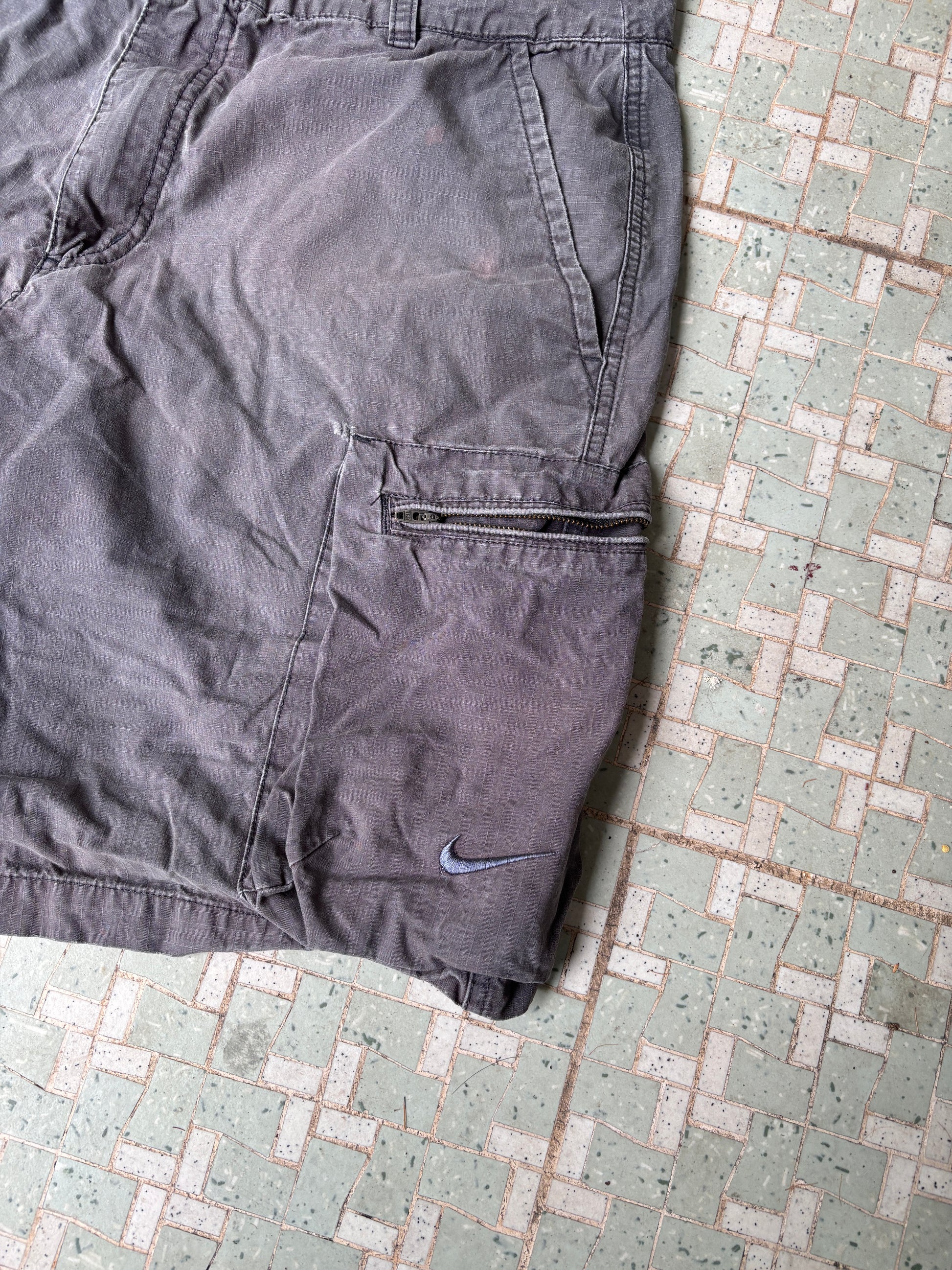 Vintage Y2K Nike Cargo Shorts Size 36 Grey Embroidered Swoosh Faded Cotton