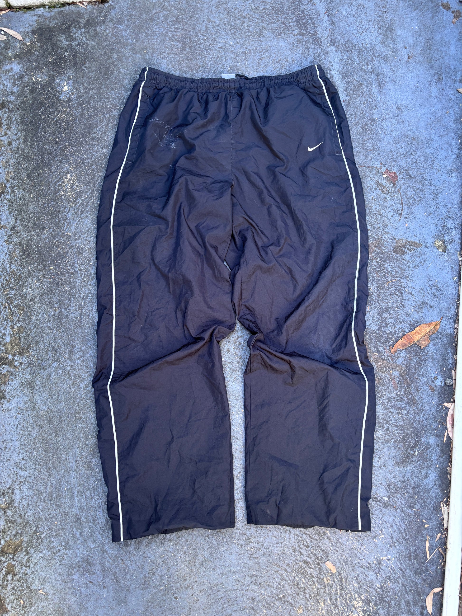 Vintage Y2K Nike Track Pants Size XL Black Grey Detail Swoosh Classic Nylon Windbreakers