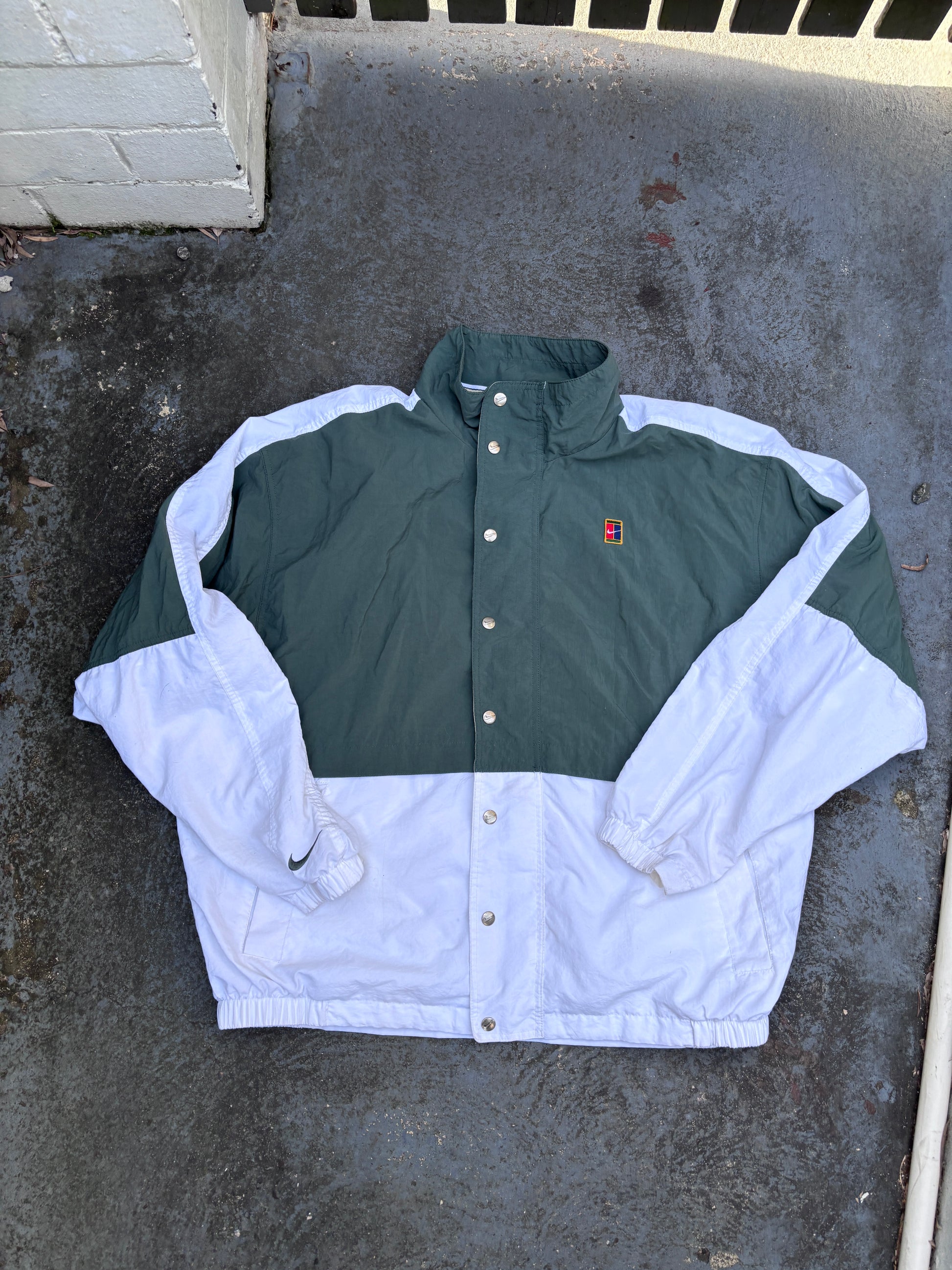 Vintage 90s Nike Court Jacket Men’s XL White Green Logo Swoosh Classic Windbreaker