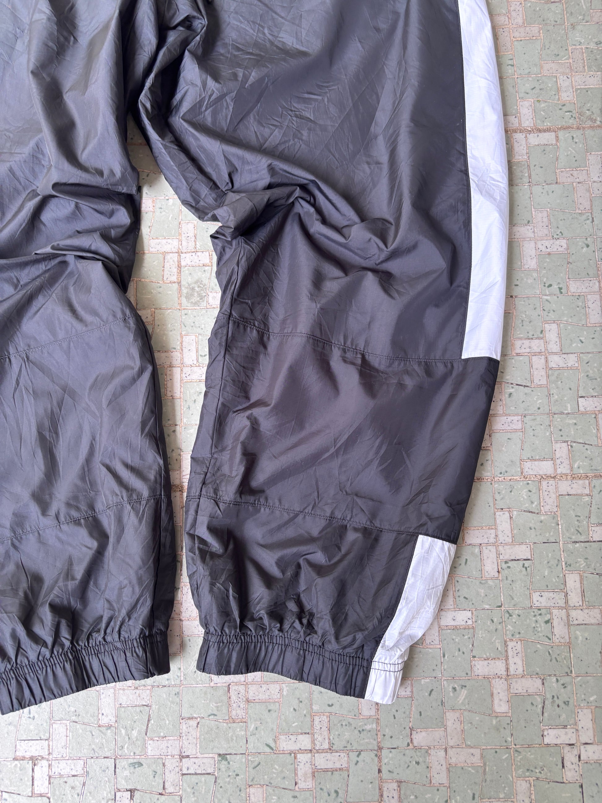 Classic Nike Windbreaker Track Pants Size XL Black