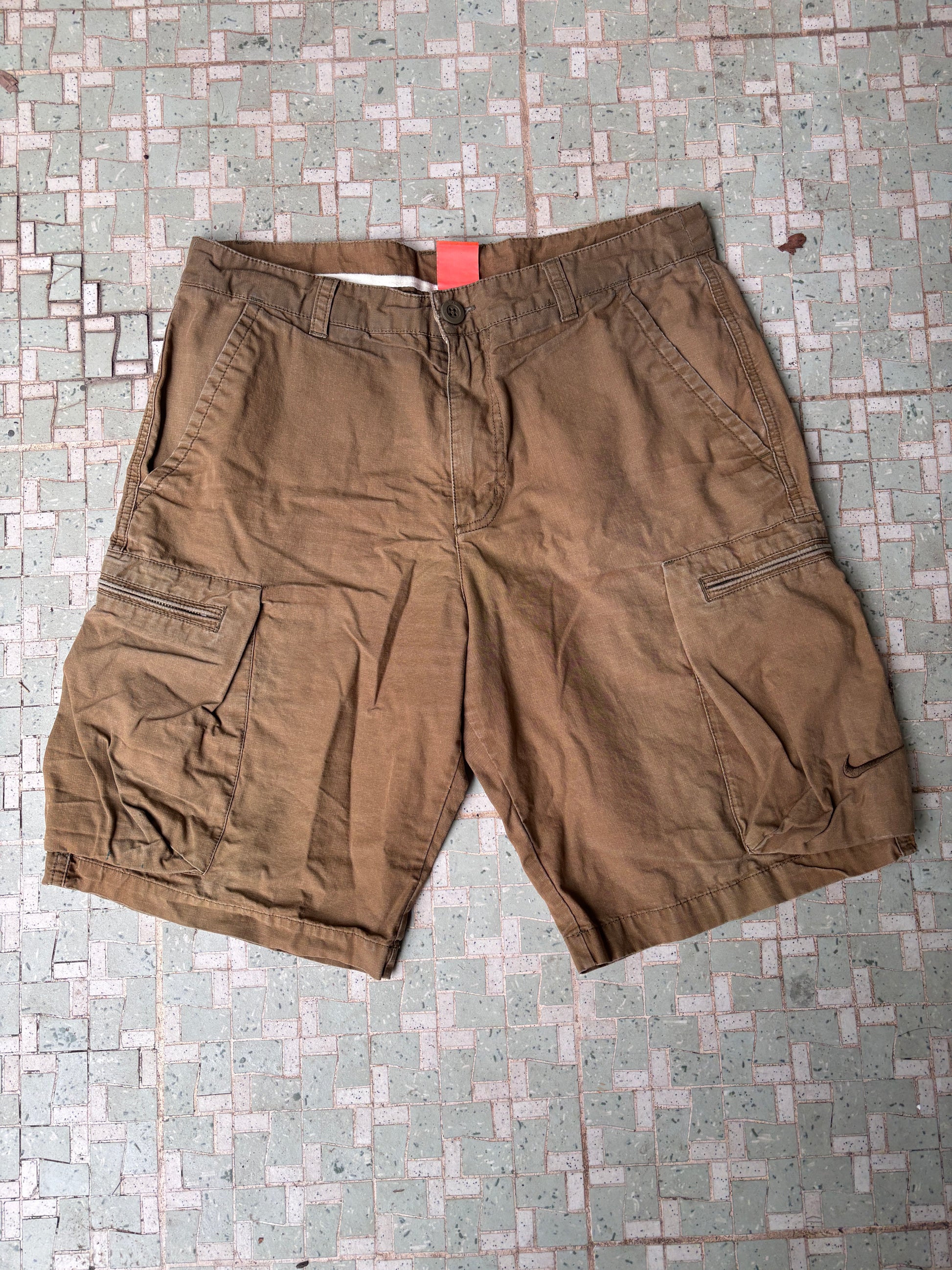 Vintage Y2K Nike Cargo Shorts Size 32 Khaki Embroidered Swoosh Faded Cotton