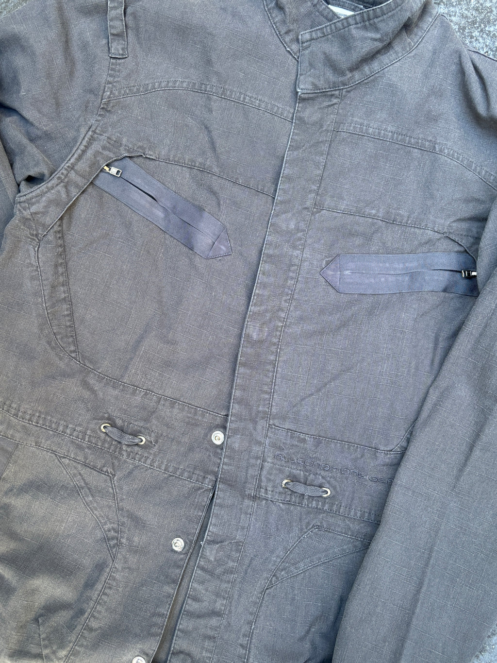 Vintage Y2K Nike ACG Jacket Size M Grey Spell Out Logo Pocket Zip Details