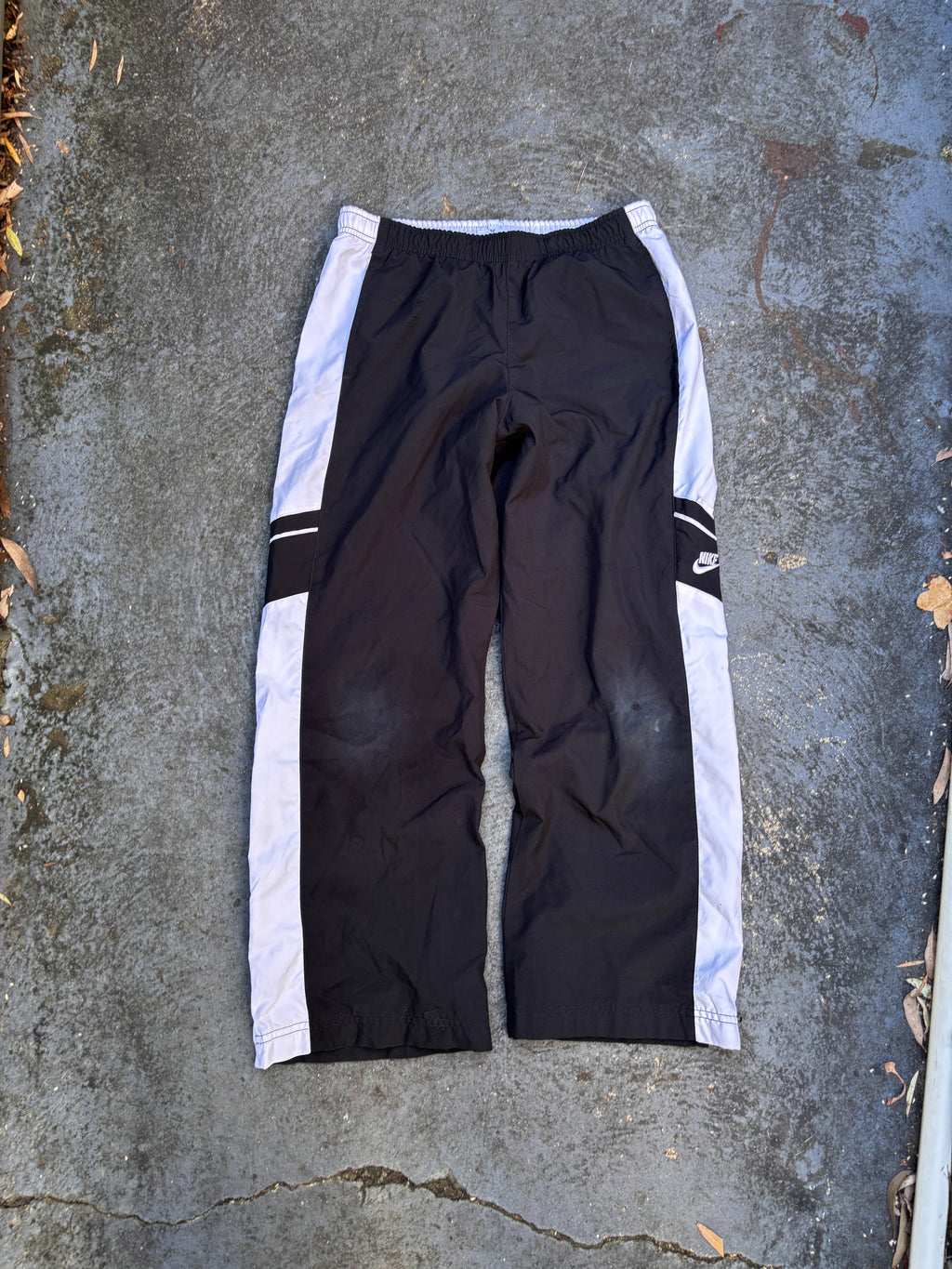 Nike 3/4 Track Pants Size S Black White Detail Classic Nylon Windbreakers