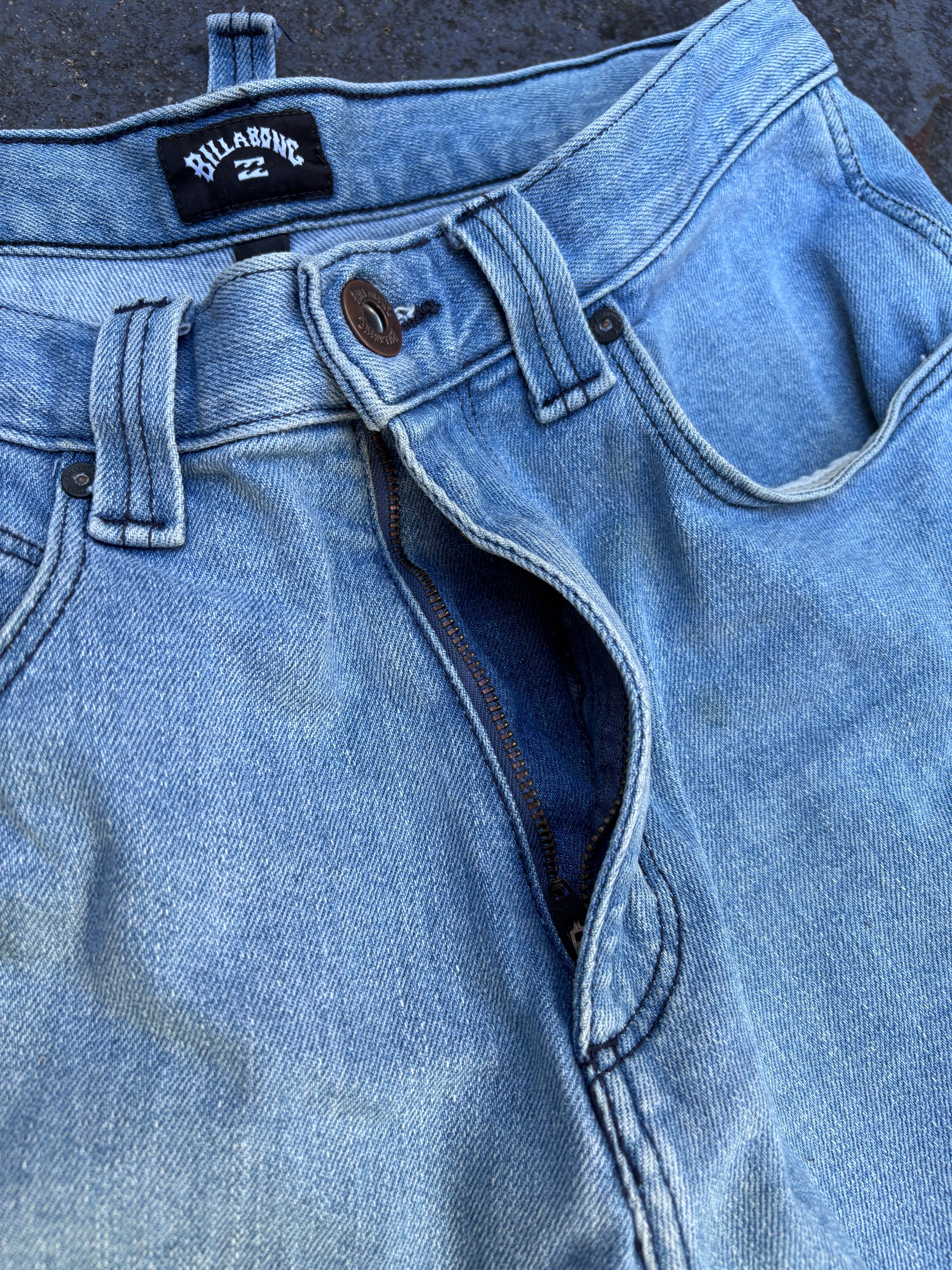 90s Style Billabong Carpenter Shorts Men’s 30 Blue Denim Embroidered Logo