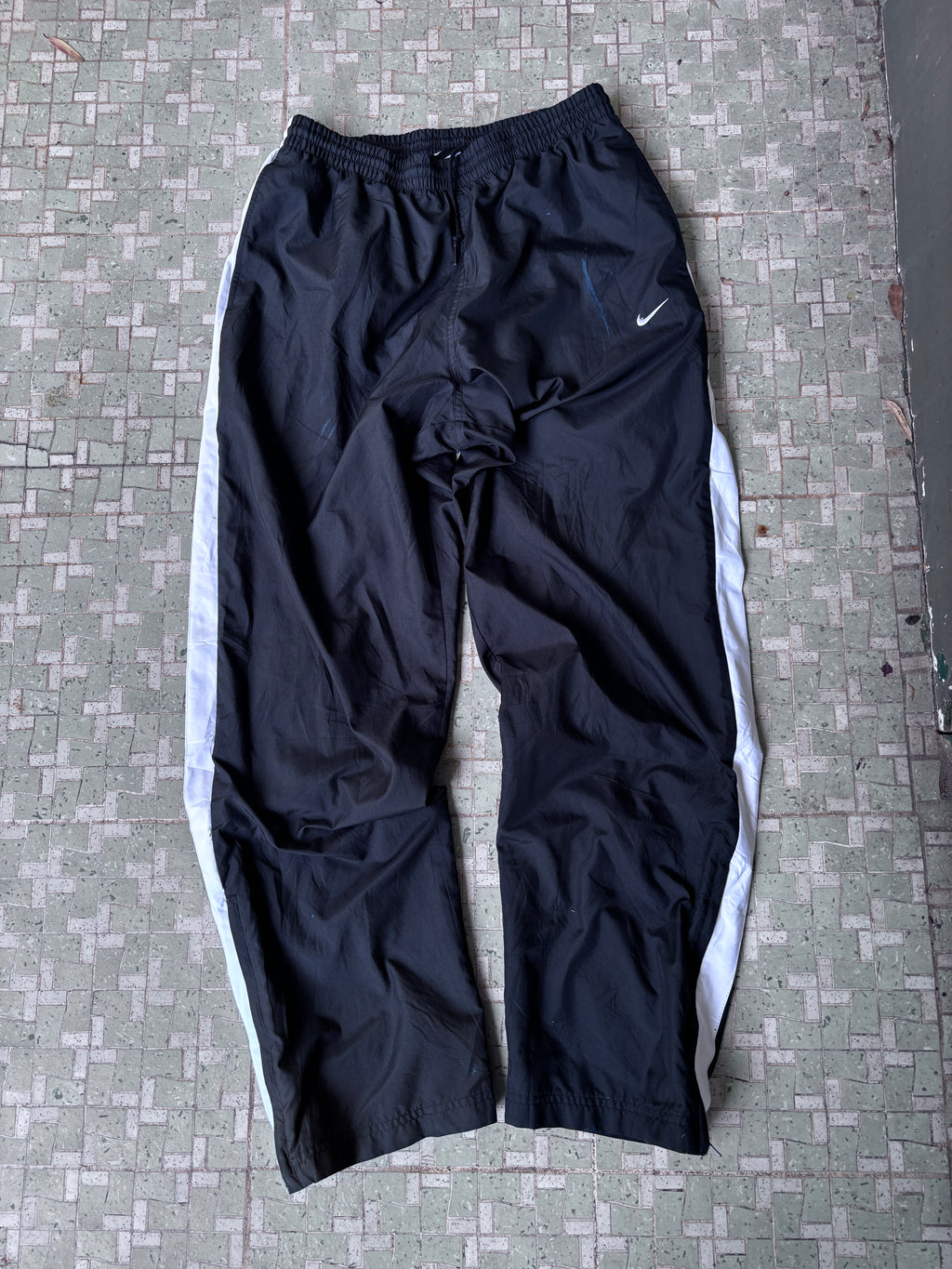 Classic Nike Windbreaker Track Pants Size M Black White