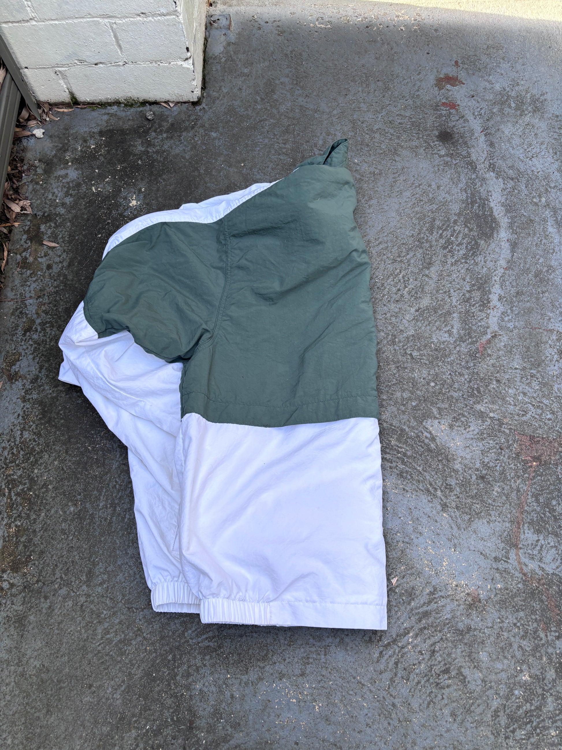 Vintage 90s Nike Court Jacket Men’s XL White Green Logo Swoosh Classic Windbreaker