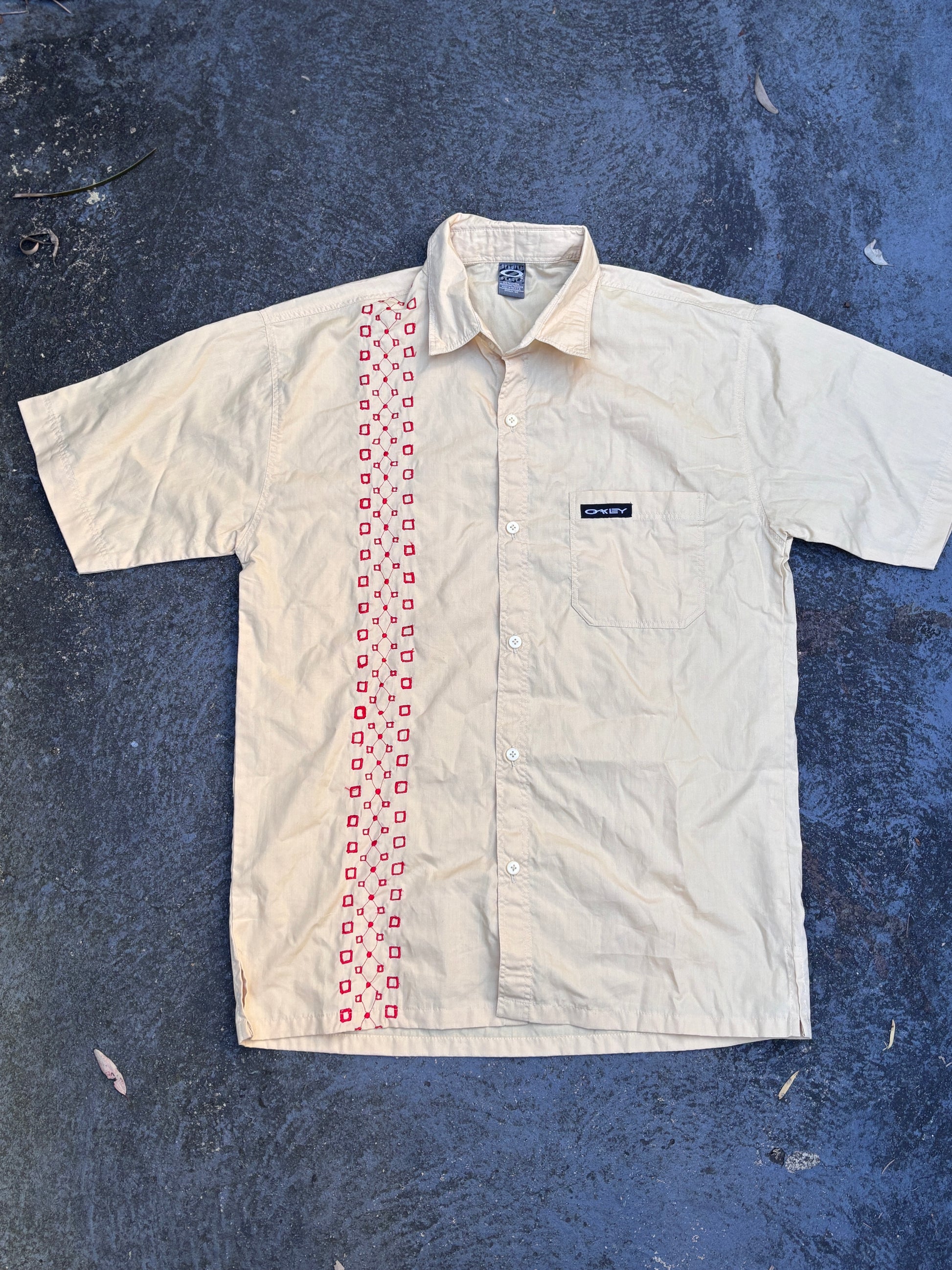 Vintage Y2K Oakley Software Shirt Size M Tan Red Stitching Spell Out Button Up