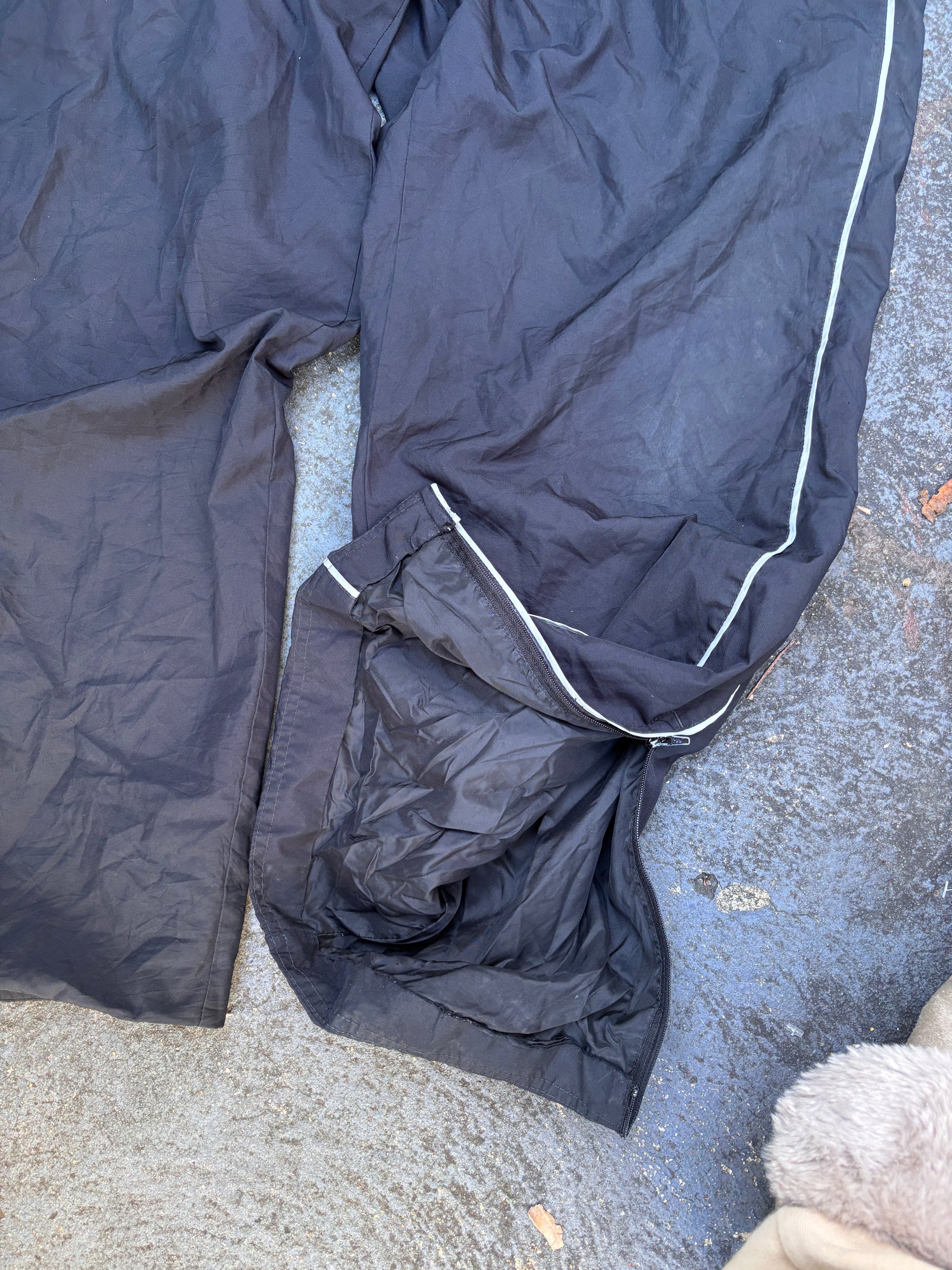 Vintage Y2K Nike Track Pants Size XL Black Grey Detail Swoosh Classic Nylon Windbreakers