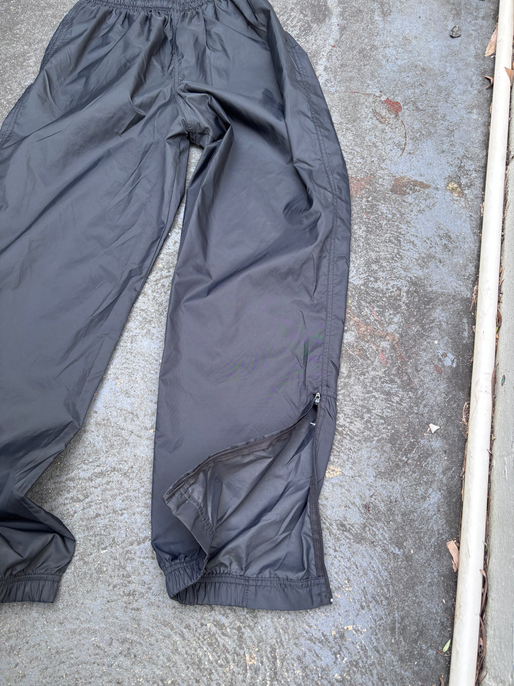 Vintage 90s Nike Track Pants Men’s L Black White Swoosh Light Nylon Windbreakers