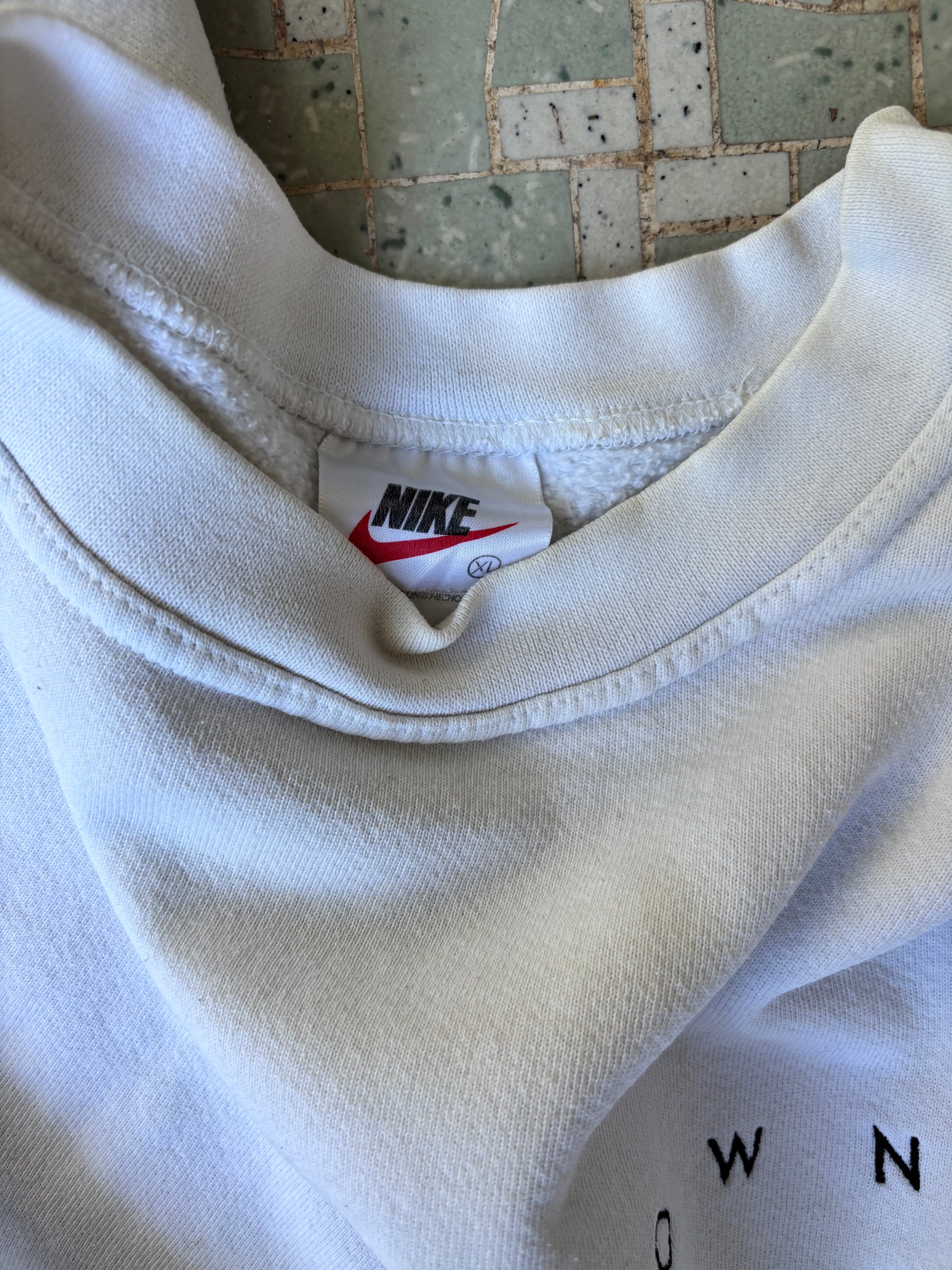 90's Nike Town Las Vegas Jumper Size XL White Vintage Baggy Crew Neck