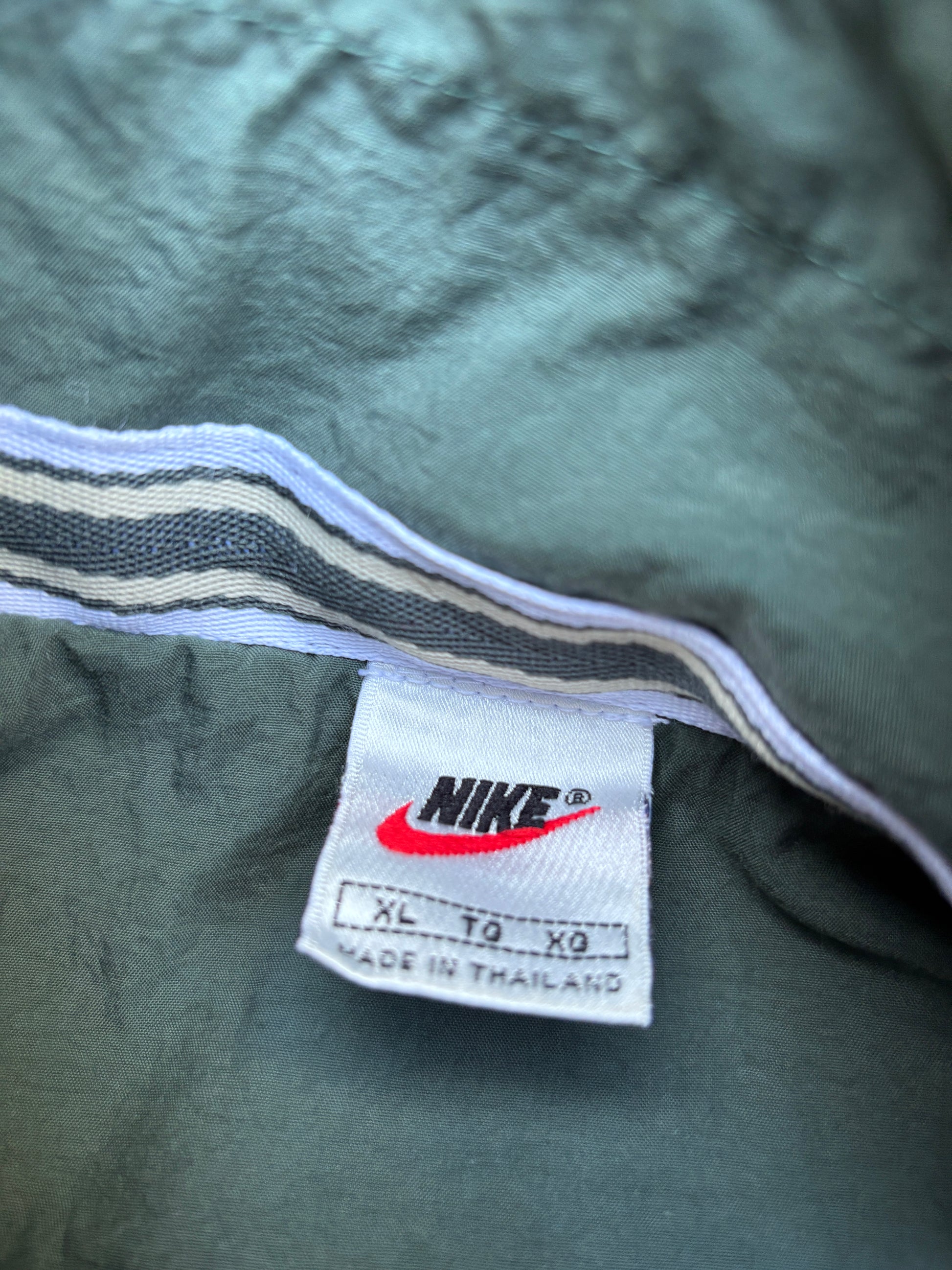 Vintage 90s Nike Court Jacket Men’s XL White Green Logo Swoosh Classic Windbreaker