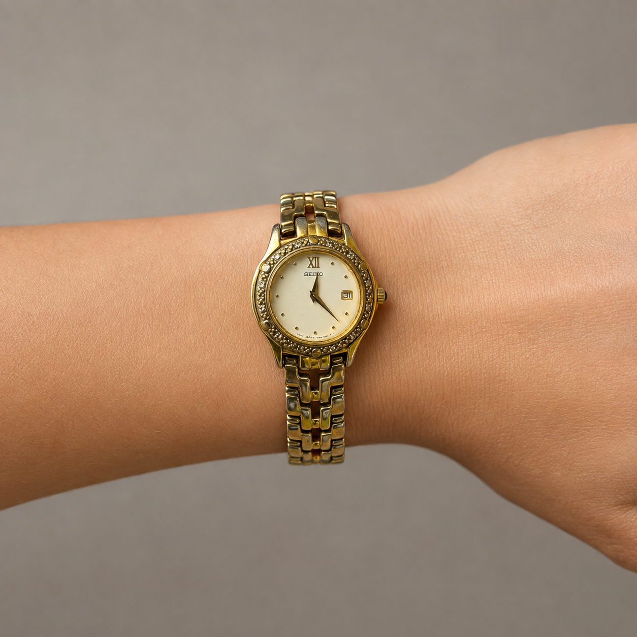Vintage Seiko Petite Ladies Watch Analogue 7N89-0901