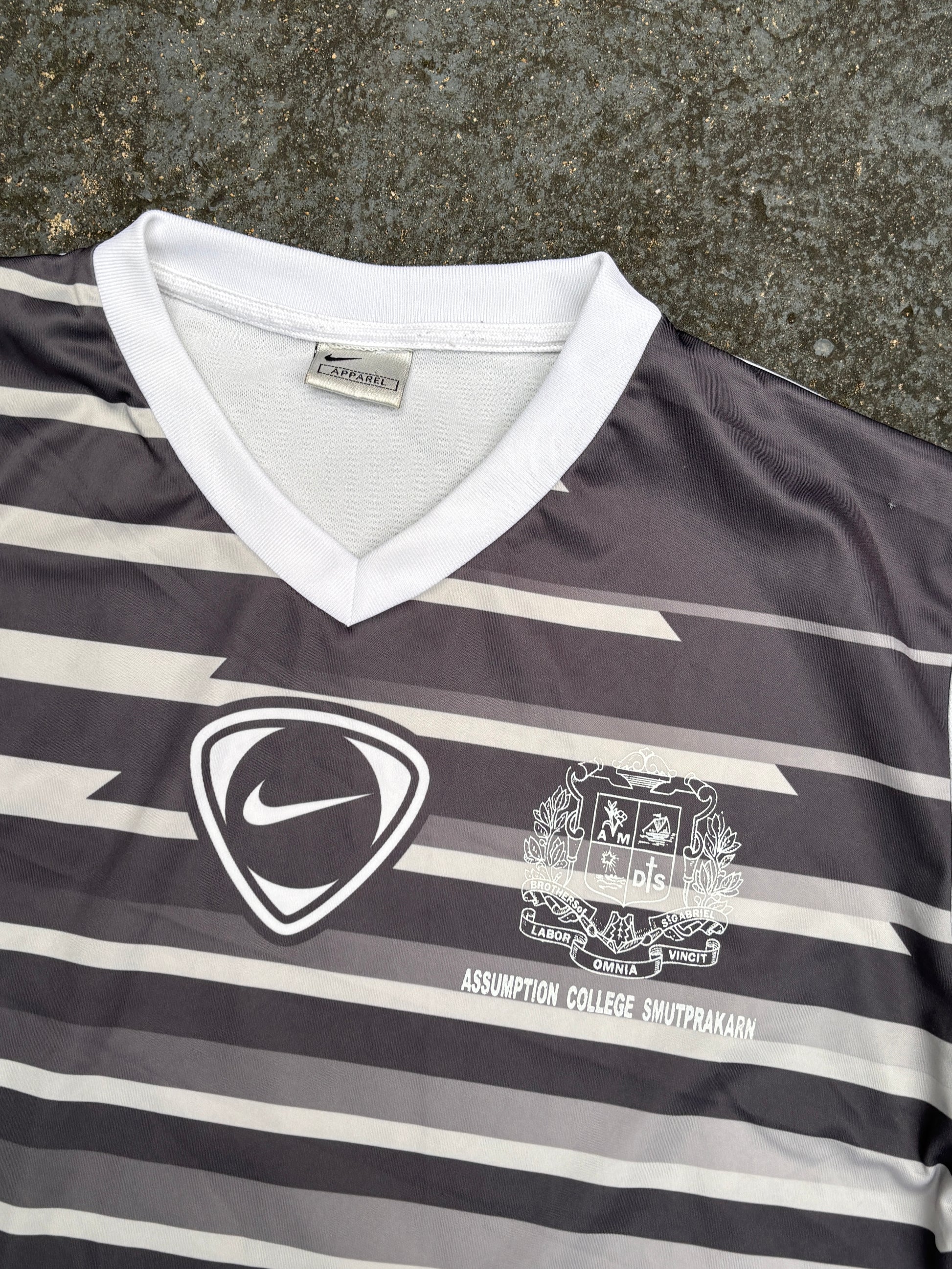 Vintage Y2K Nike Football Jersey Size M Grey Black Logo Thai School Soccer