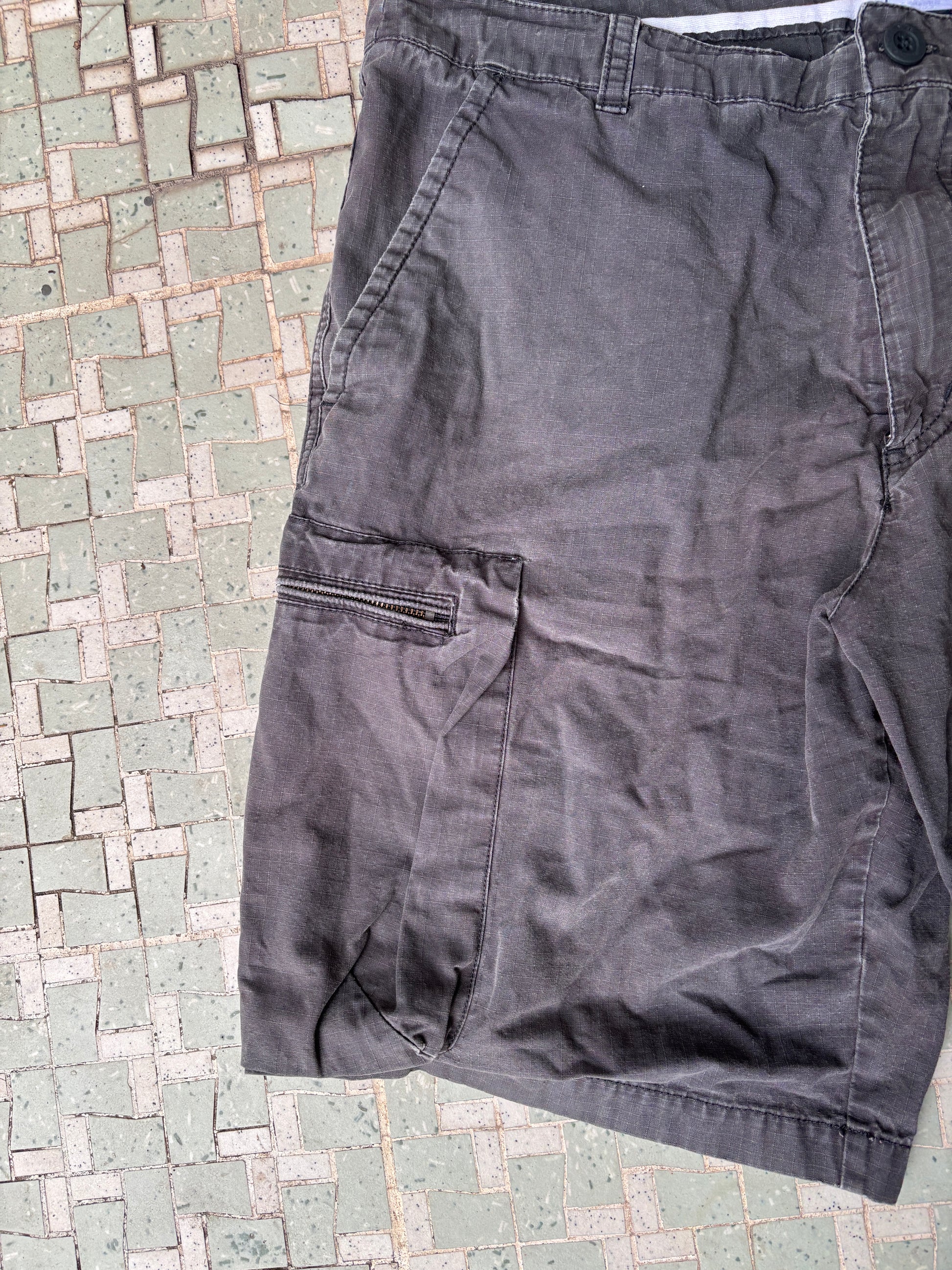 Vintage Y2K Nike Cargo Shorts Size 36 Grey Embroidered Swoosh Faded Cotton