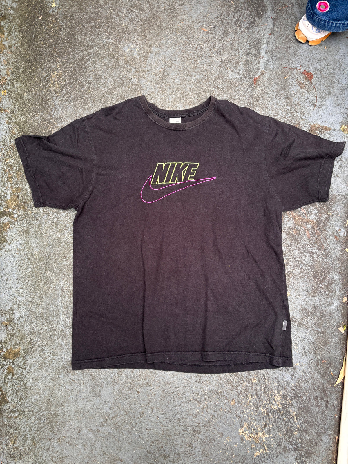 Vintage Y2K Nike T-shirt Size XL Black Embroidered Spell Out Logo Crew Neck