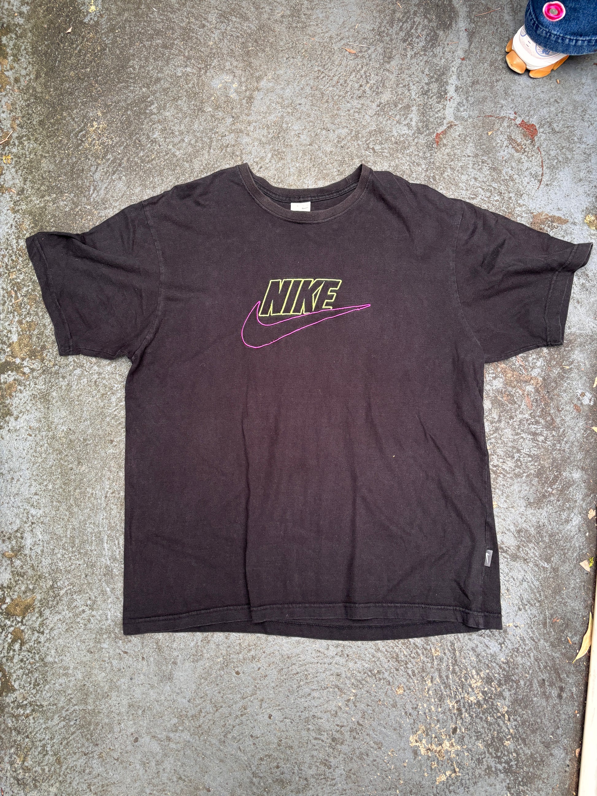 Vintage Y2K Nike T-shirt Size XL Black Embroidered Spell Out Logo Crew Neck