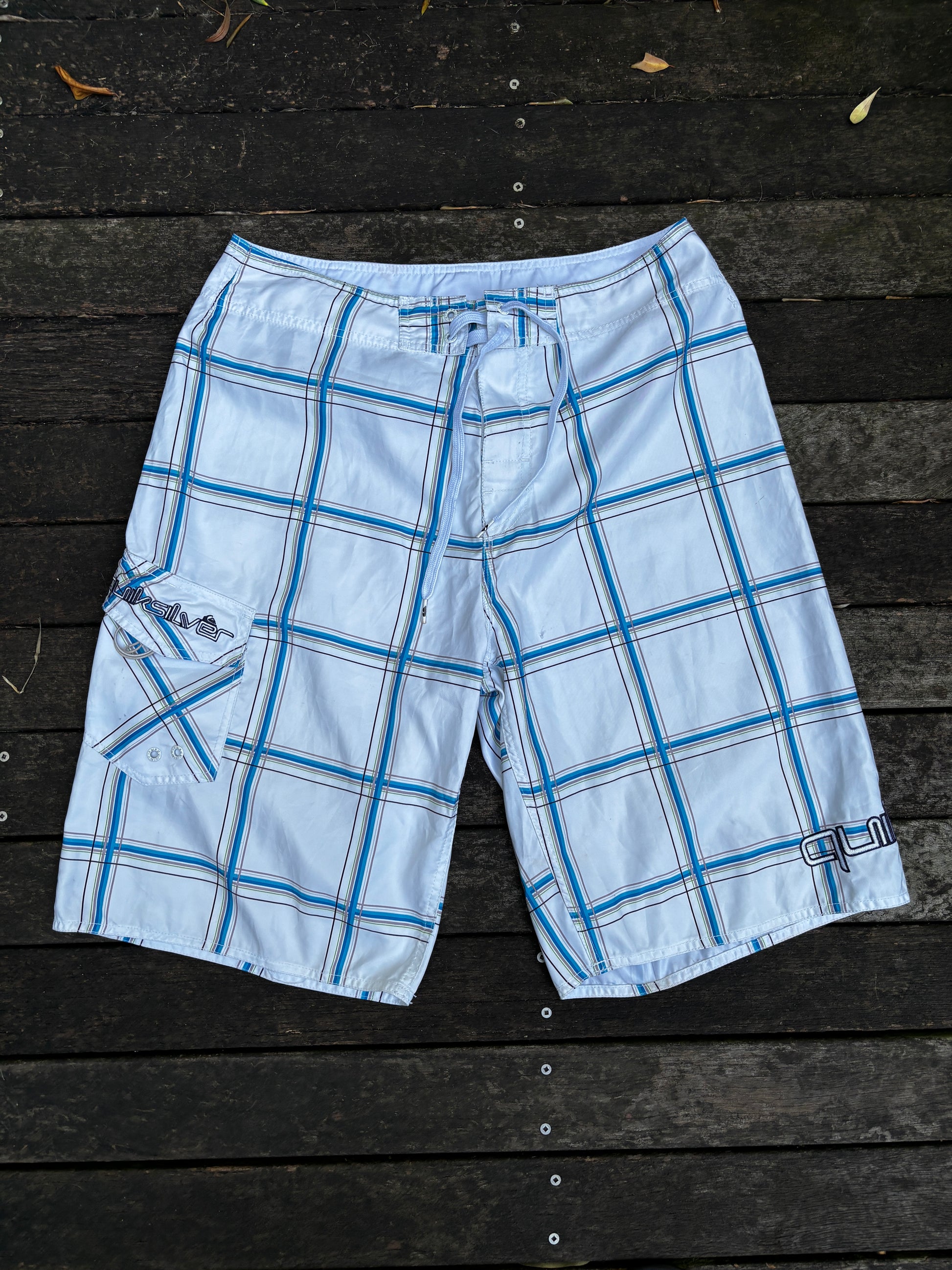 Vintage Quiksilver Board Shorts Size 32 White