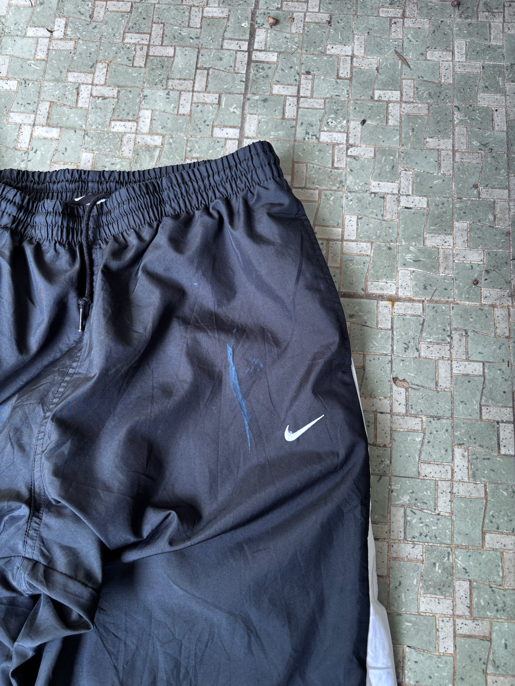 Classic Nike Windbreaker Track Pants Size M Black White