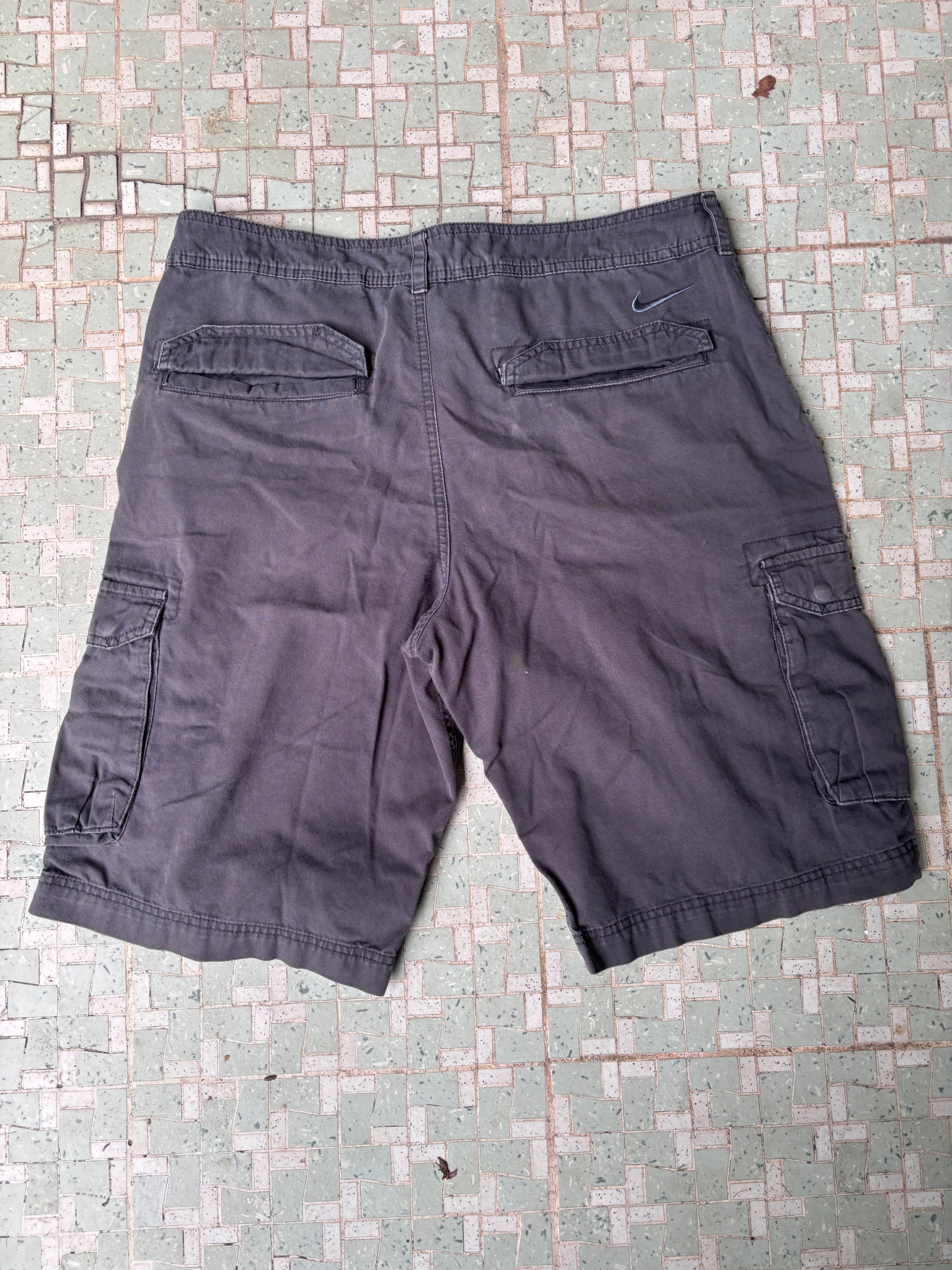 Vintage Y2K Nike Cargo Shorts Size 32 Grey 2 Embroidered Swoosh Faded Cotton