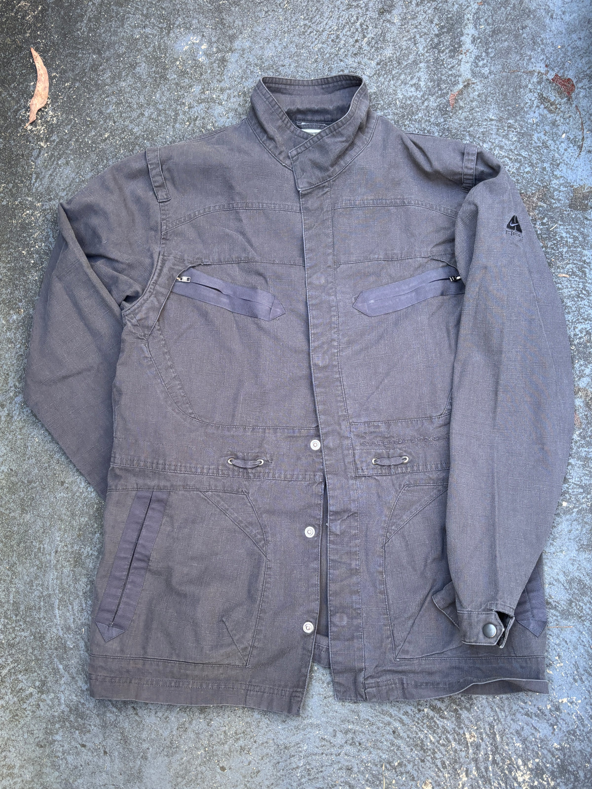 Vintage Y2K Nike ACG Jacket Size M Grey Spell Out Logo Pocket Zip Details