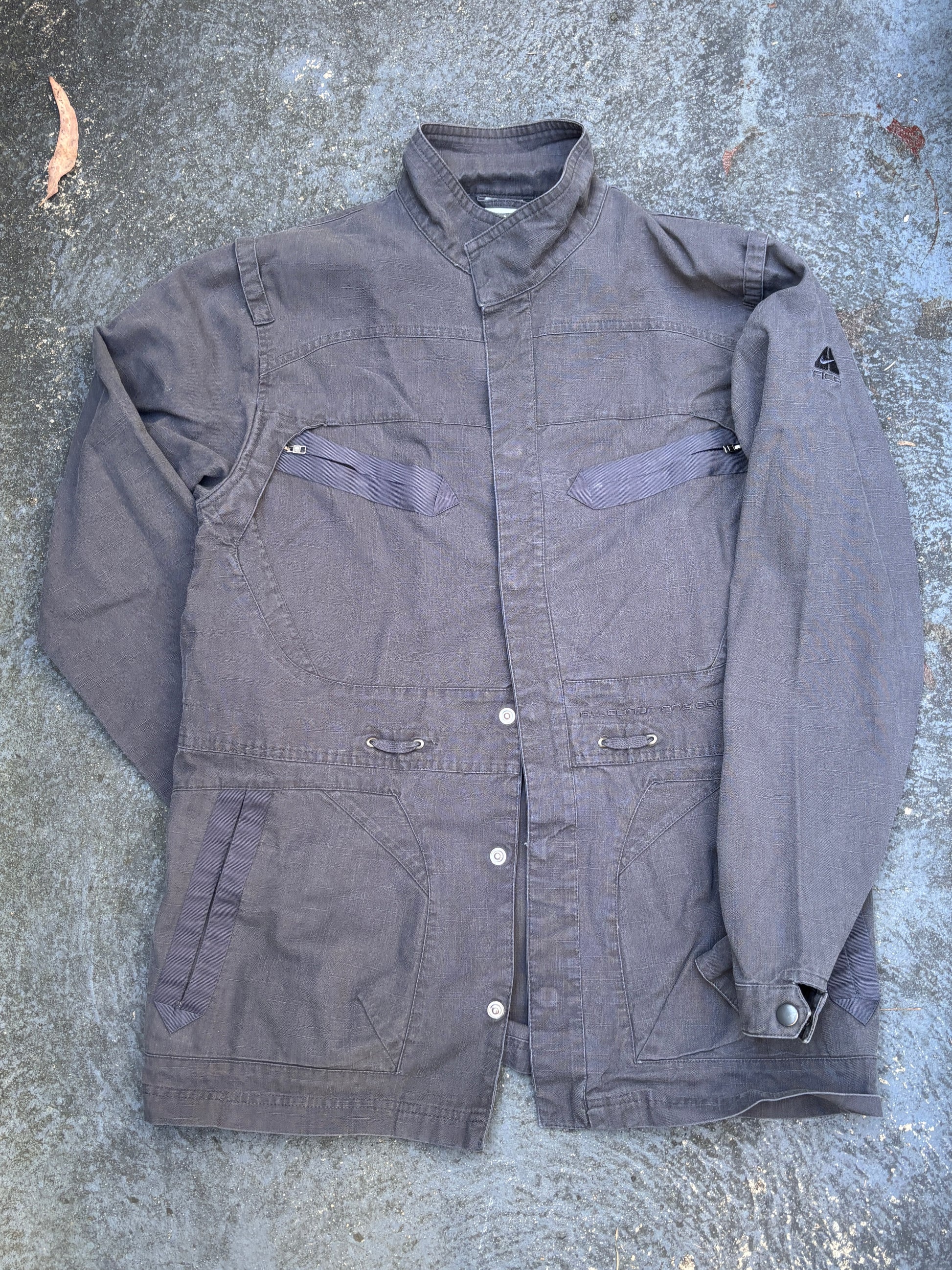 Vintage Y2K Nike ACG Jacket Size M Grey Spell Out Logo Pocket Zip Details