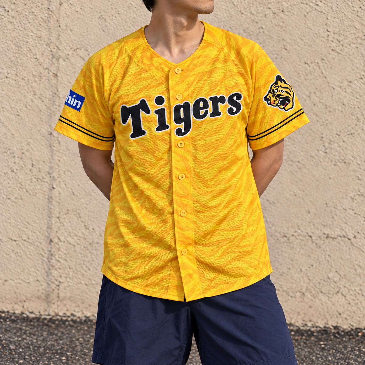 Osaka Tigers Japanese Baseball Jersey Men’s Medium in Yellow Activewear