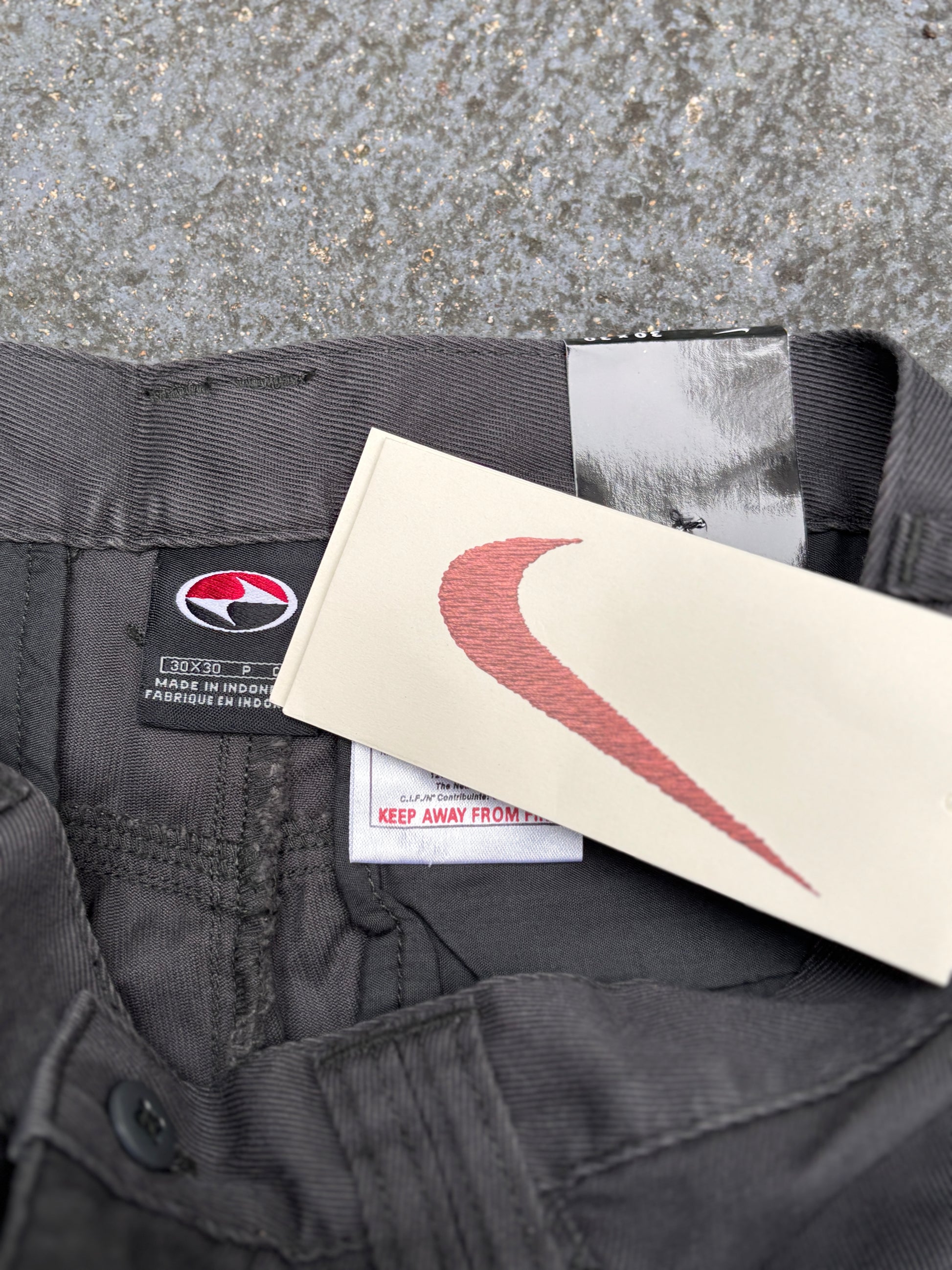 Vintage 90s Nike Golf Pants Size 30 Tiger Woods Yin Yang Logo Wide Leg NWT Deadstock