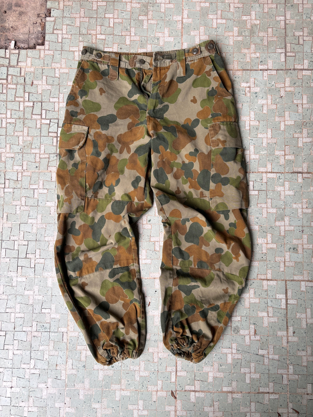 Vintage Australian Army Cargo Pants – Camo – Medium – Cuffed Ankle