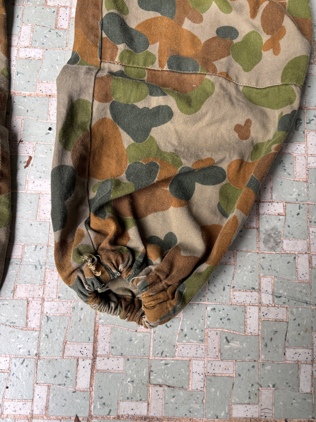 Vintage Australian Army Cargo Pants – Camo – Medium – Cuffed Ankle