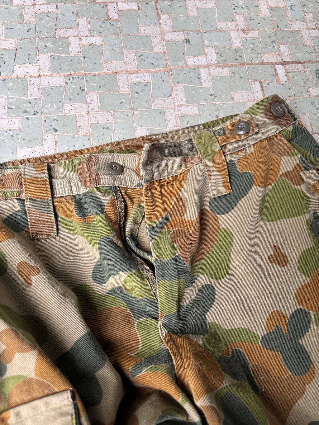 Vintage Australian Army Cargo Pants – Camo – Medium – Cuffed Ankle