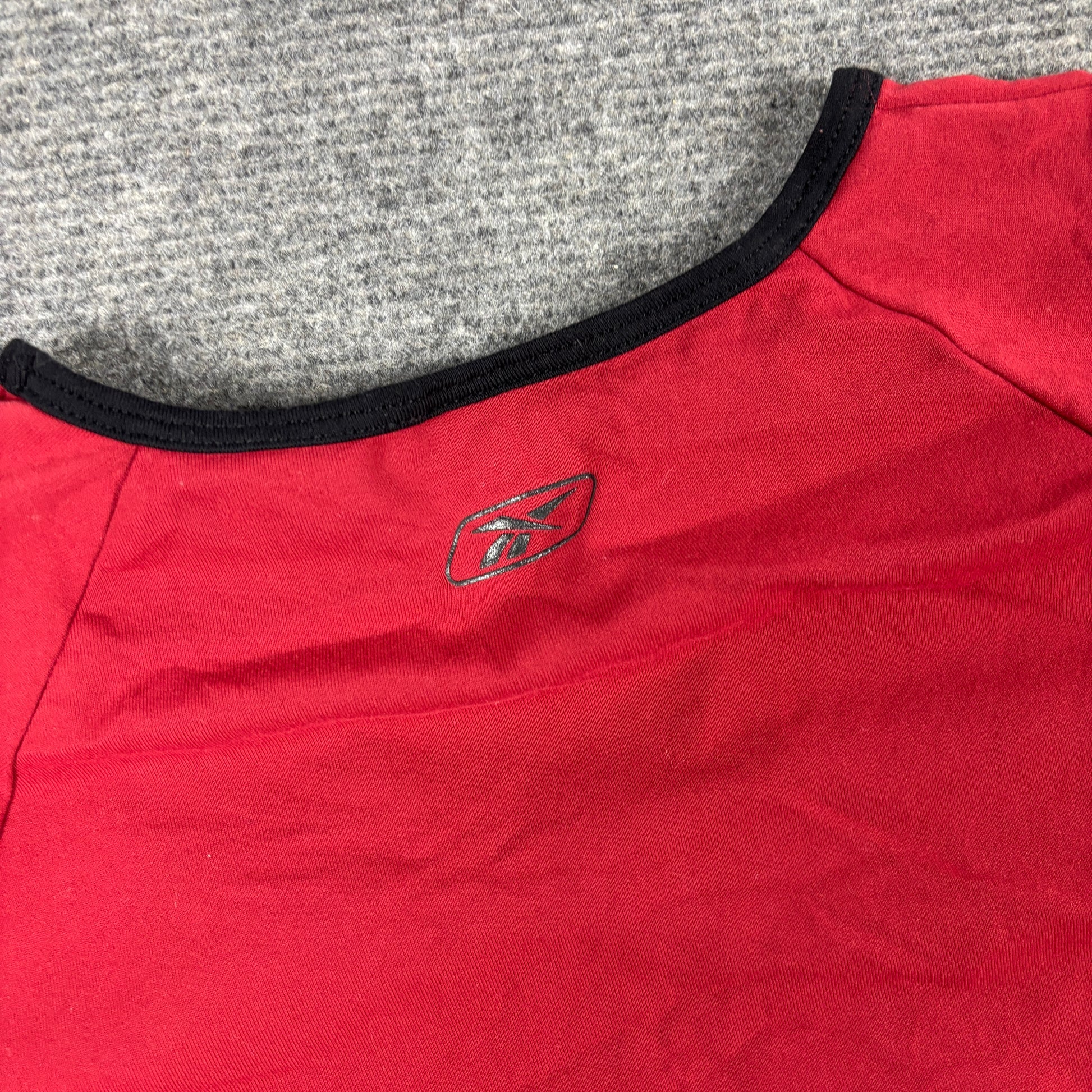 y2k Reebok V-neck Activewear Top Women's XS Red Black Petite Gym T-shirt