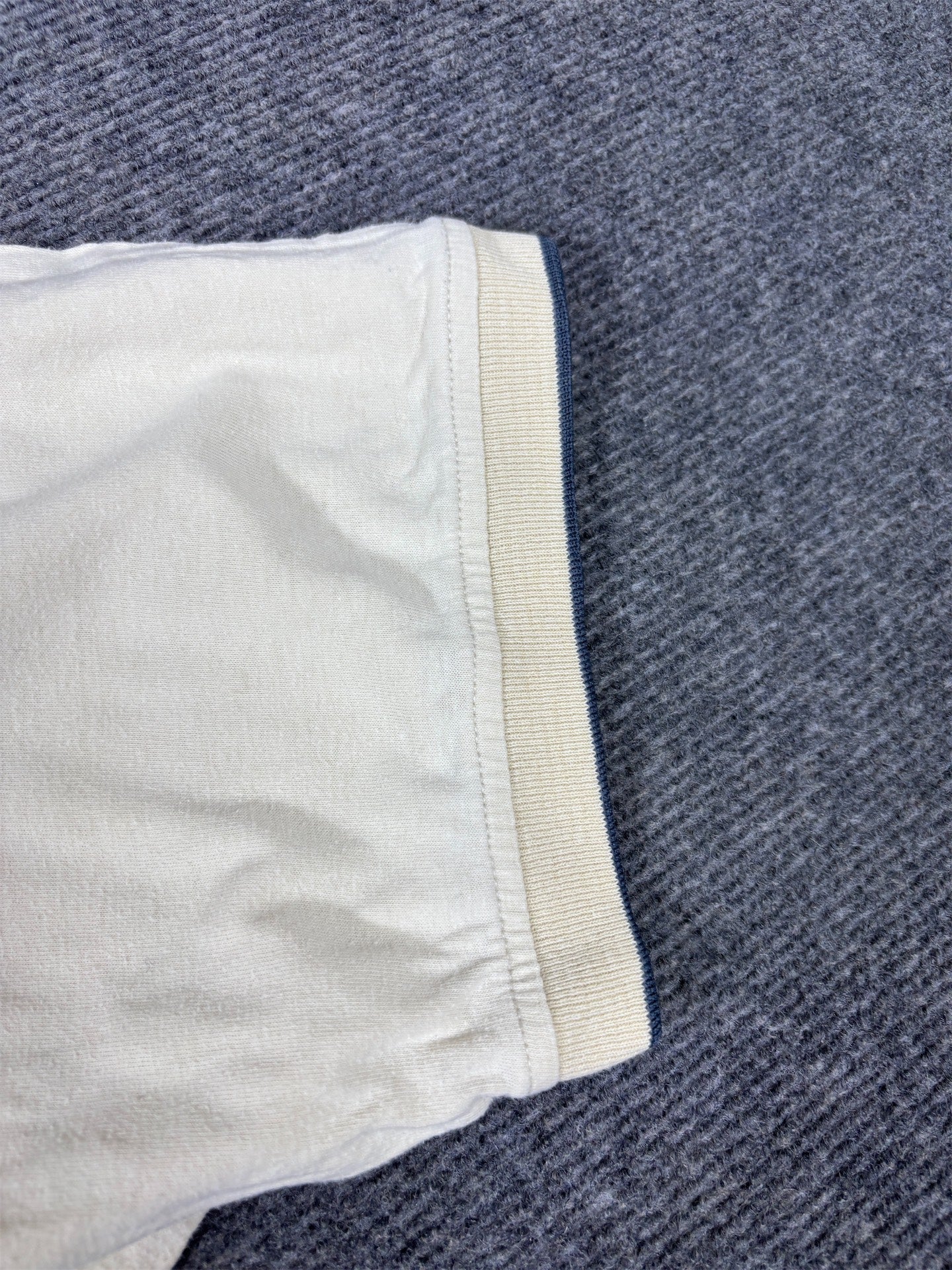 Vintage Y2K Nike T-Shirt Men’s XL Beige Grey Centre Swoosh V-Neck