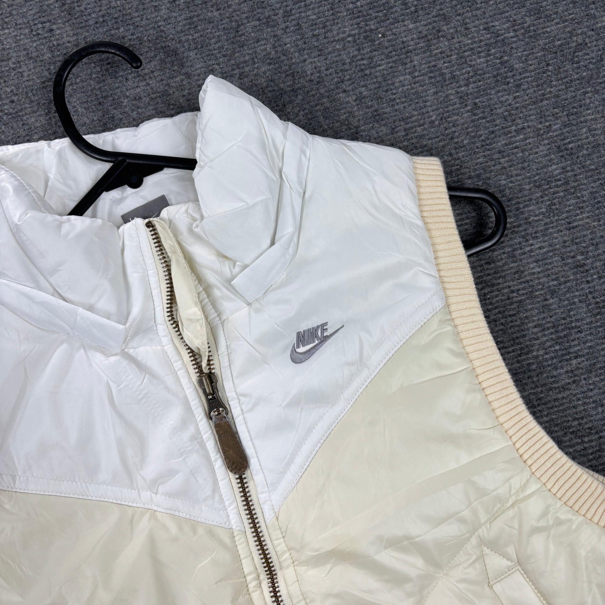 Vintage 00s Nike Puffer Vest Women's Medium White Cream GIllet