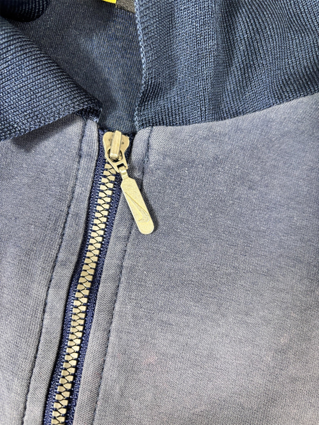 Vintage 90s Nike 1/4 Zip Jersey Men’s L Navy Blue Yellow Hex Badge Swoosh 2 Texture