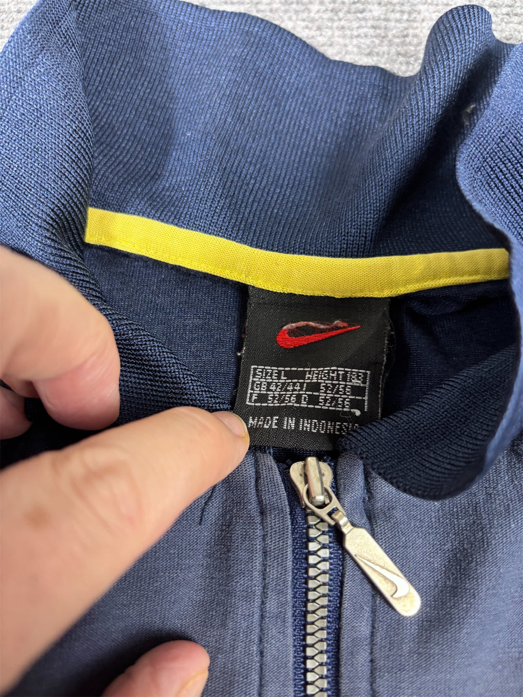 Vintage 90s Nike 1/4 Zip Jersey Men’s L Navy Blue Yellow Hex Badge Swoosh 2 Texture