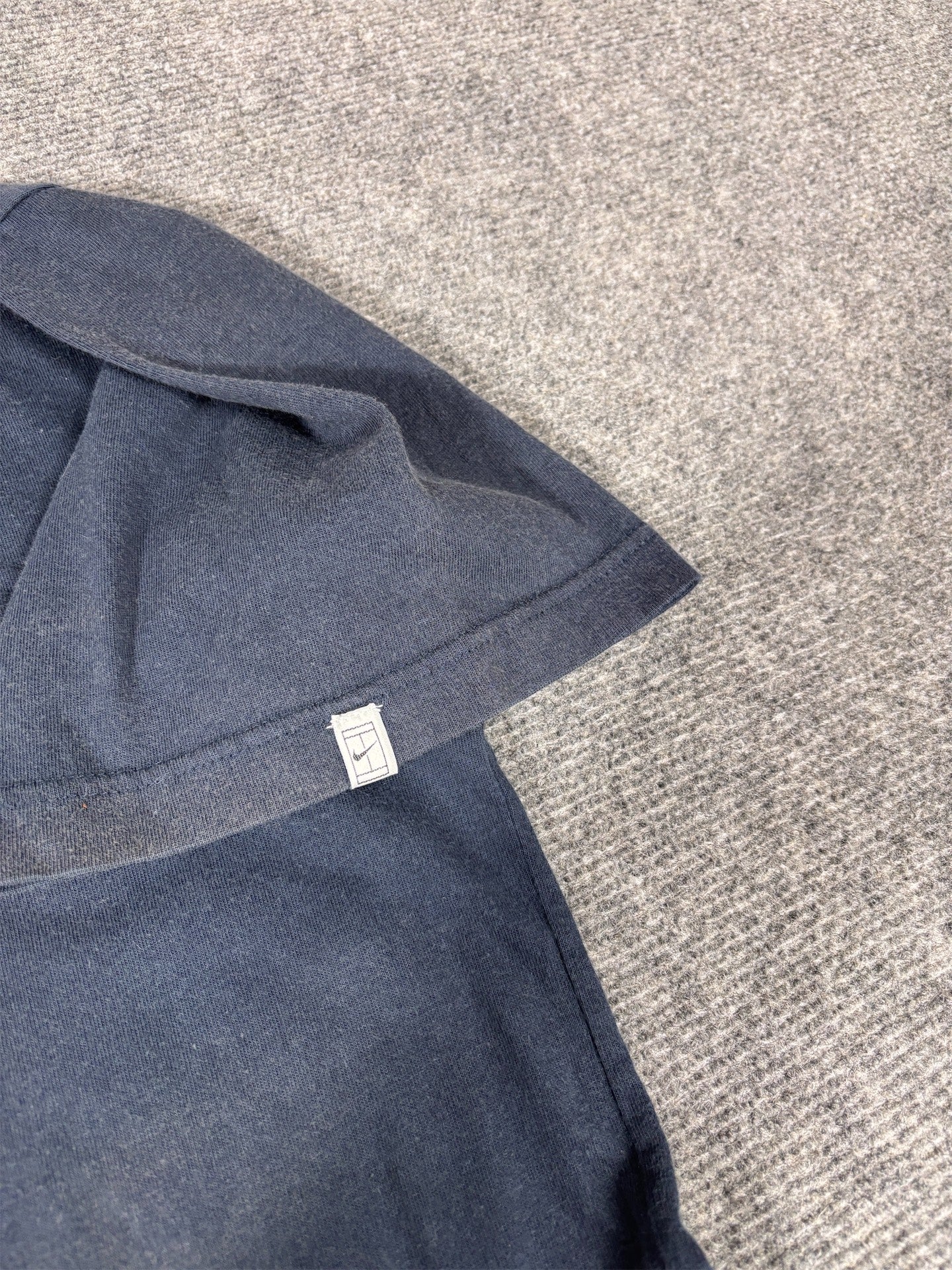 Vintage Y2K Nike Court T-Shirt Men’s M Navy Chest Abstract Swoosh Dri-Fit