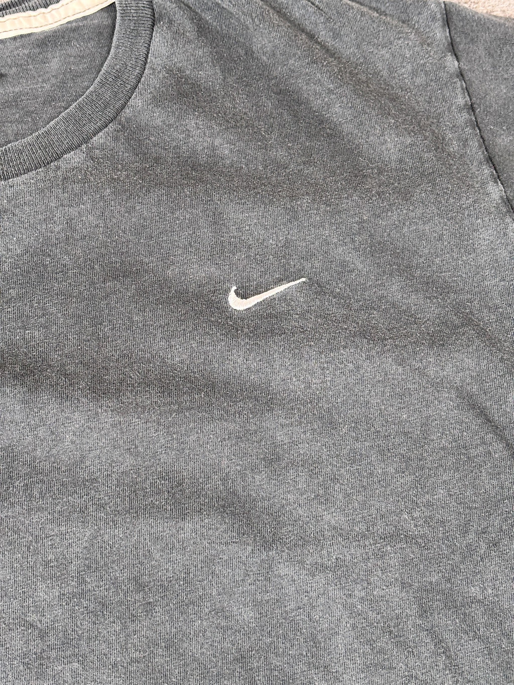 Vintage Y2K Nike T-Shirt Men’s M Black White Chest Swoosh Faded Classic Crew Neck