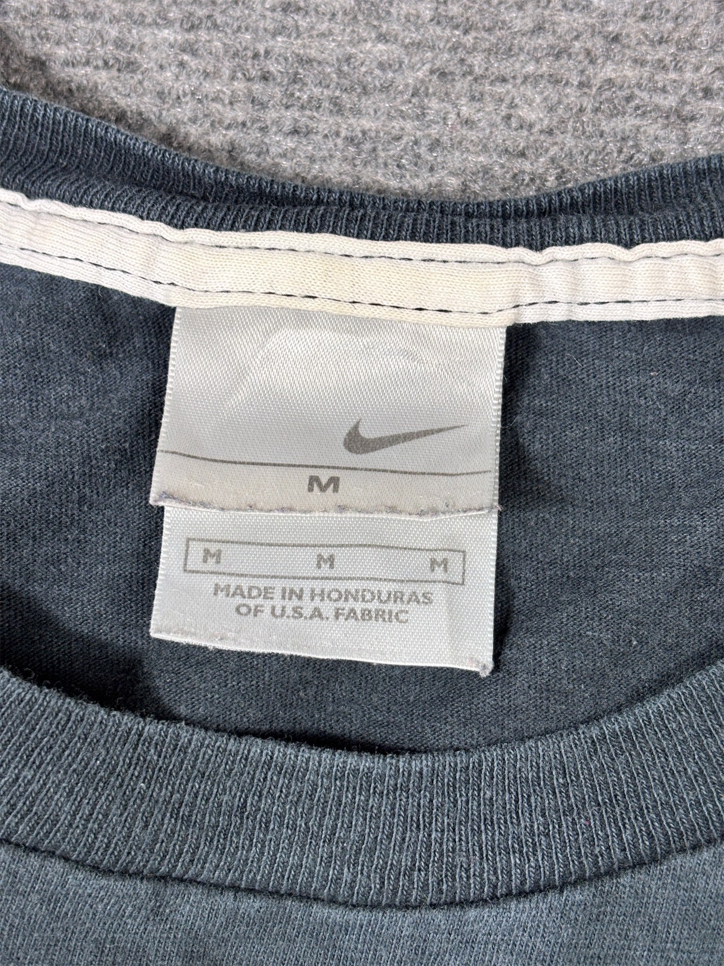 Vintage Y2K Nike T-Shirt Men’s M Black White Chest Swoosh Faded Classic Crew Neck