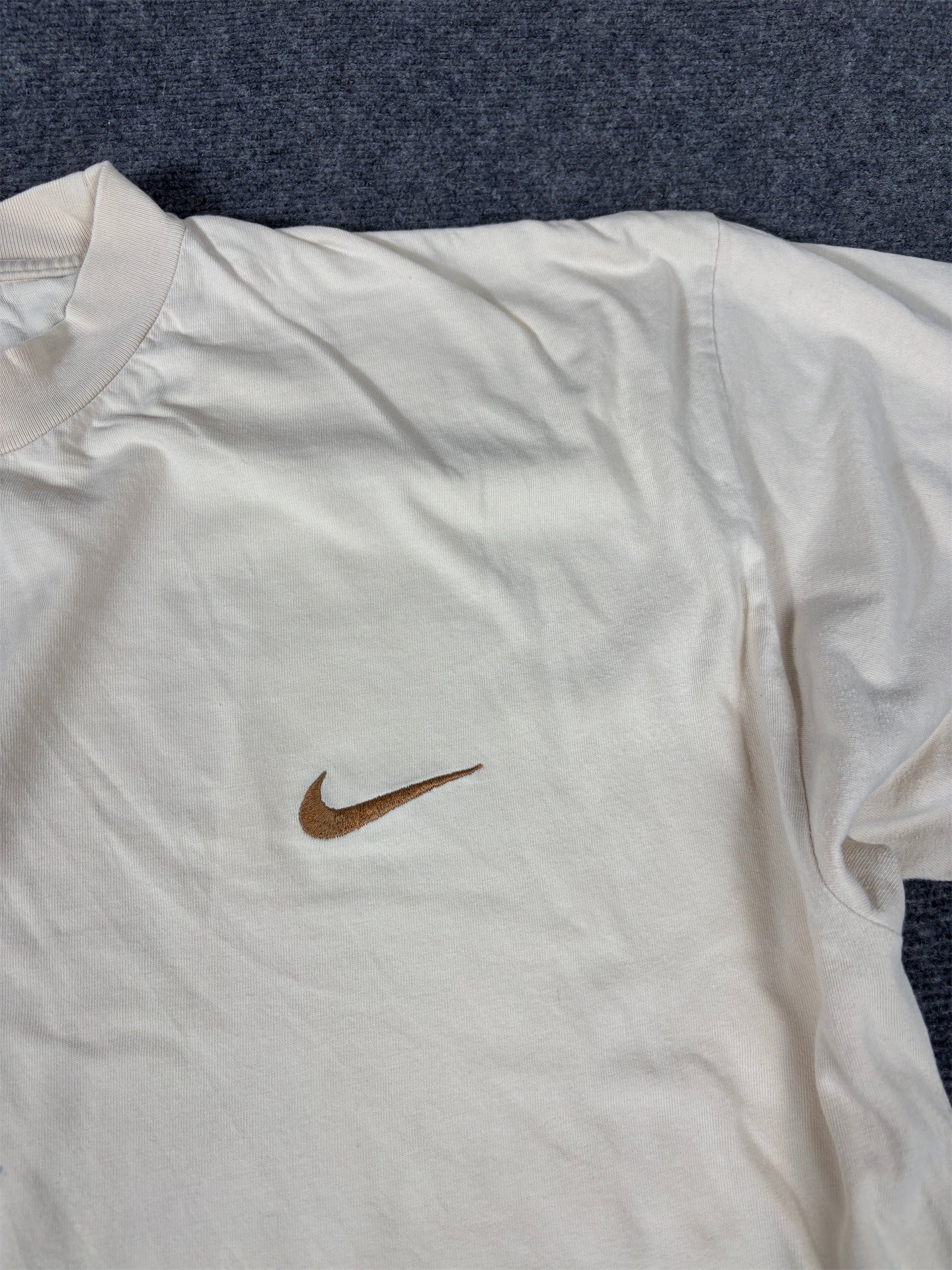Vintage 90s Nike T-Shirt Men’s XL Cream Gold Swoosh Oversized Baggy Classic
