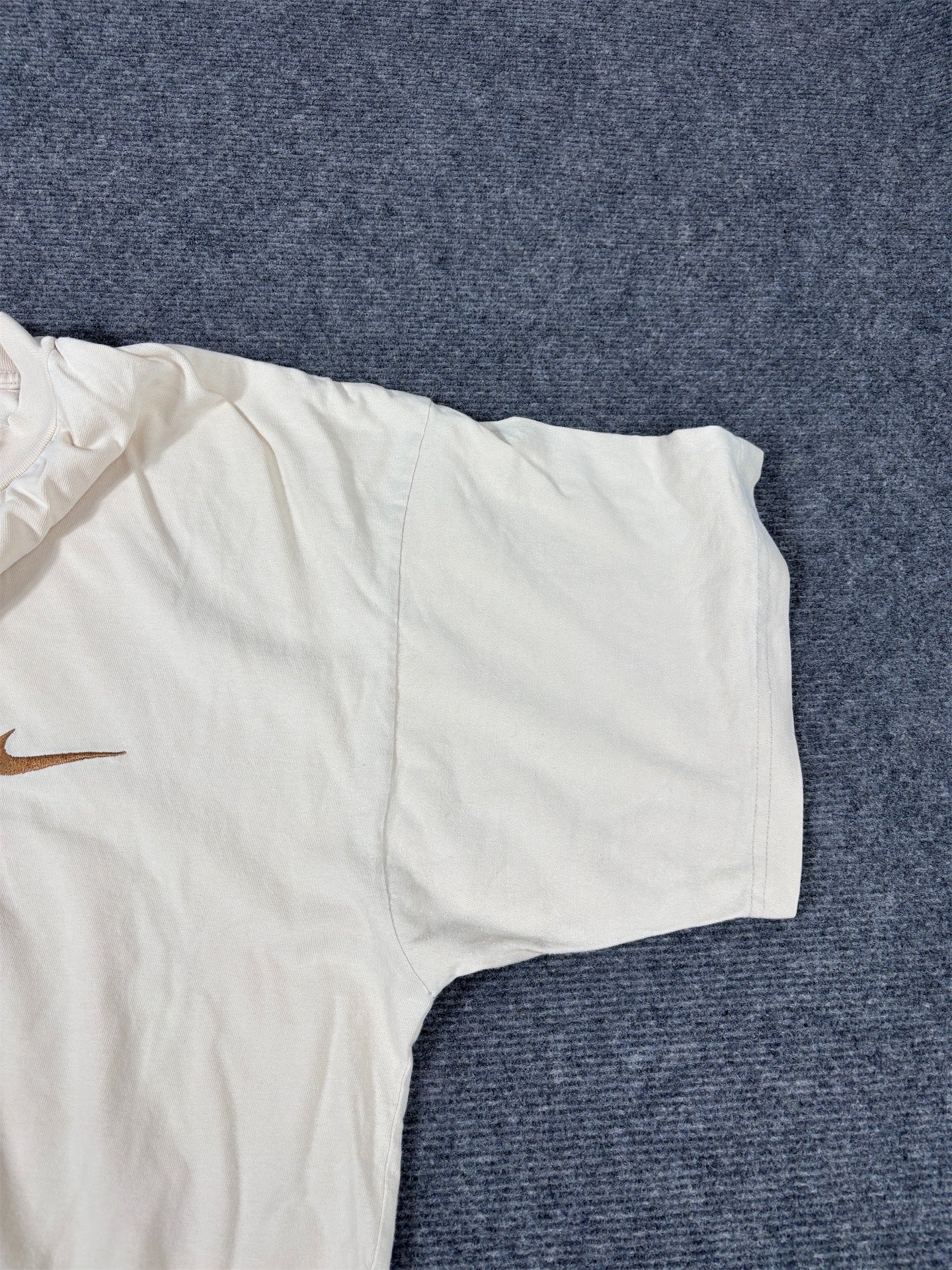 Vintage 90s Nike T-Shirt Men’s XL Cream Gold Swoosh Oversized Baggy Classic