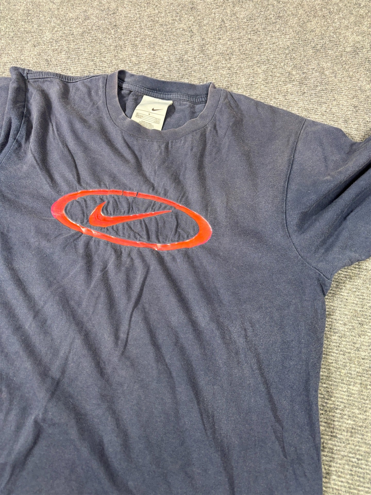 Vintage Y2K Nike T-Shirt Men’s S Navy Blue Cotton Red Embossed Logo Faded Crew Neck