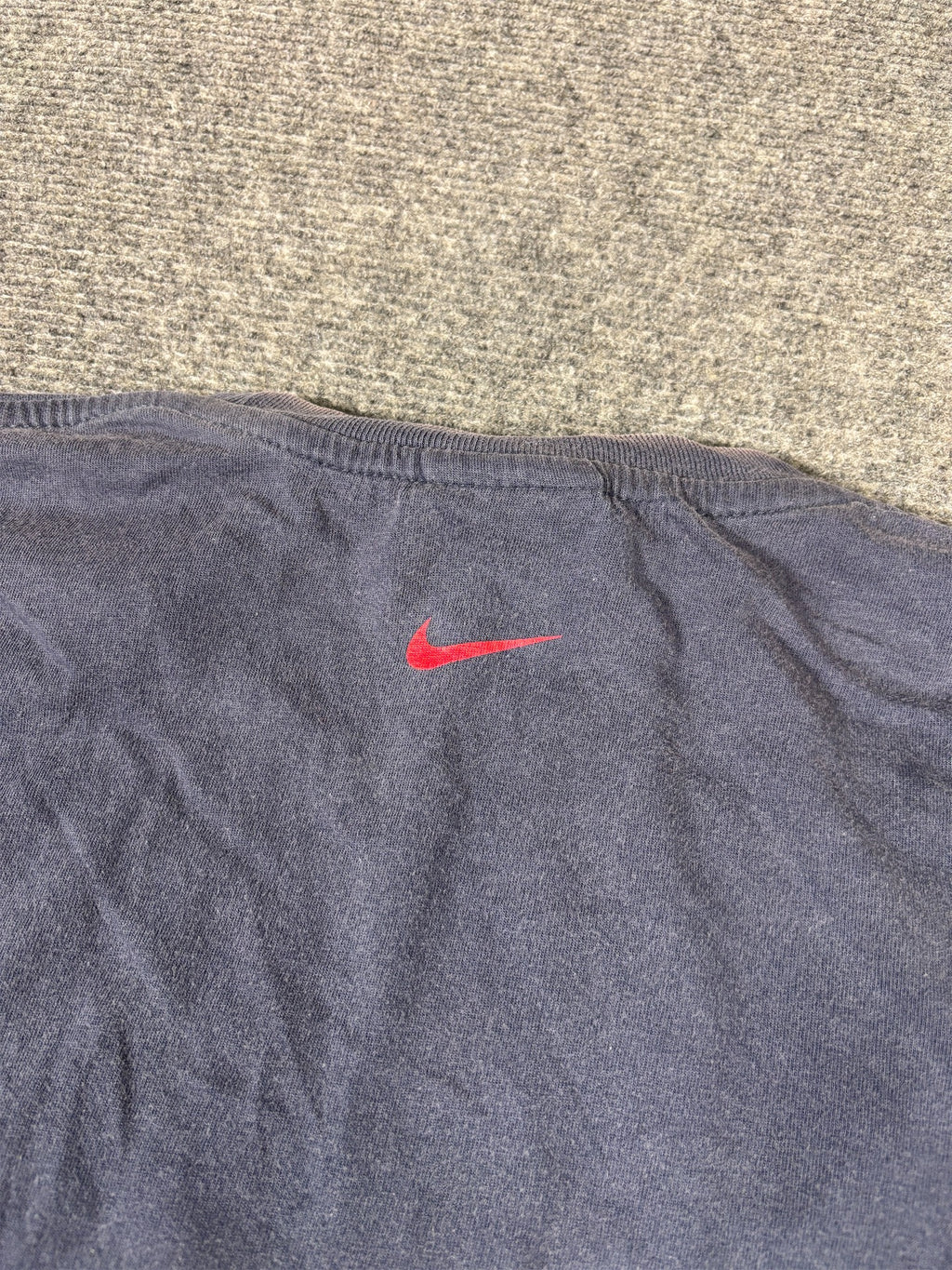 Vintage Y2K Nike T-Shirt Men’s S Navy Blue Cotton Red Embossed Logo Faded Crew Neck