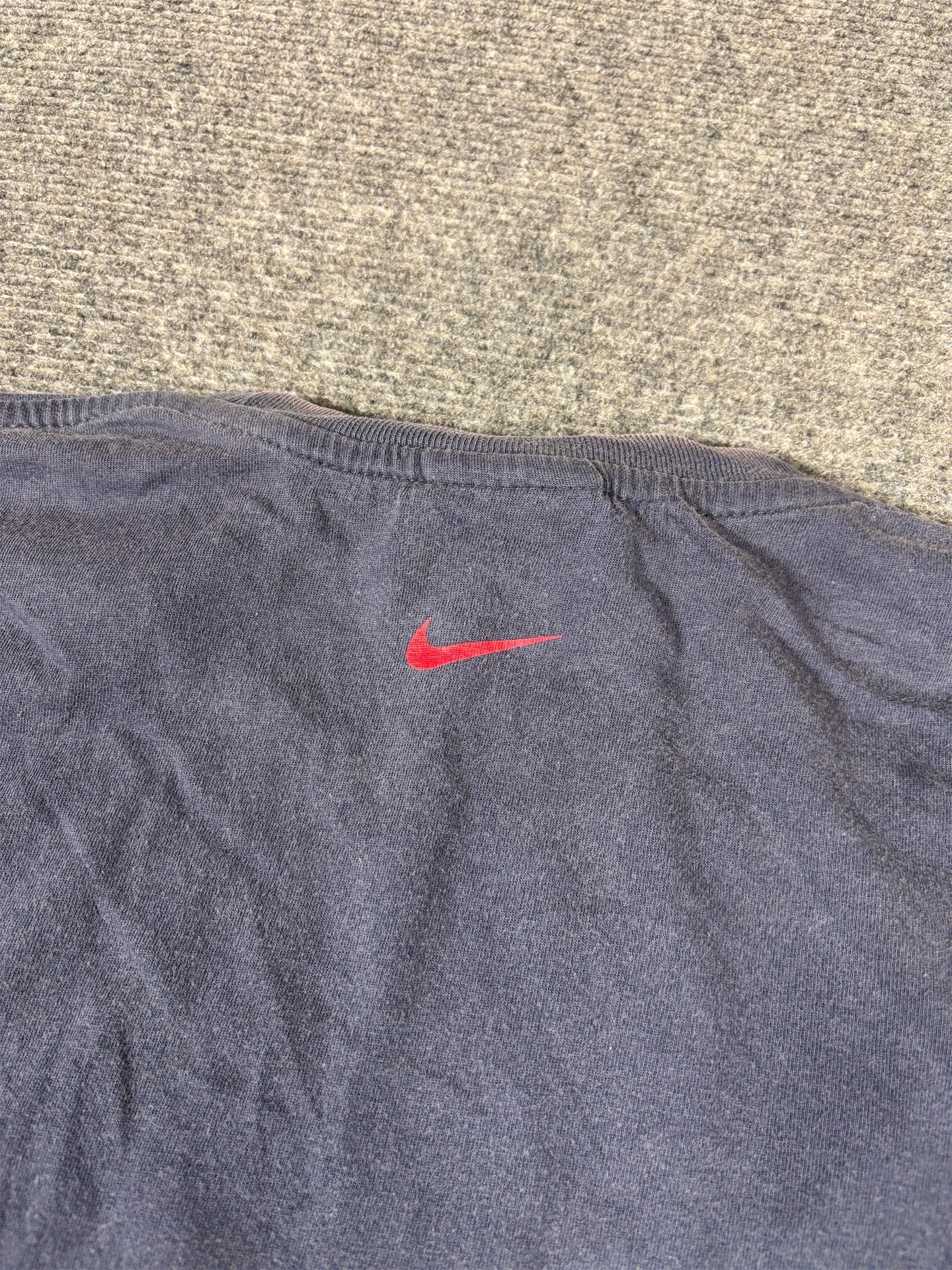 Vintage Y2K Nike T-Shirt Men’s S Navy Blue Cotton Red Embossed Logo Faded Crew Neck