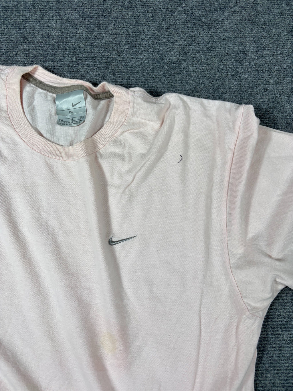 Vintage Y2K Nike T-Shirt Men’s XL Pink Silver Chest Swoosh Baggy Cotton Tee