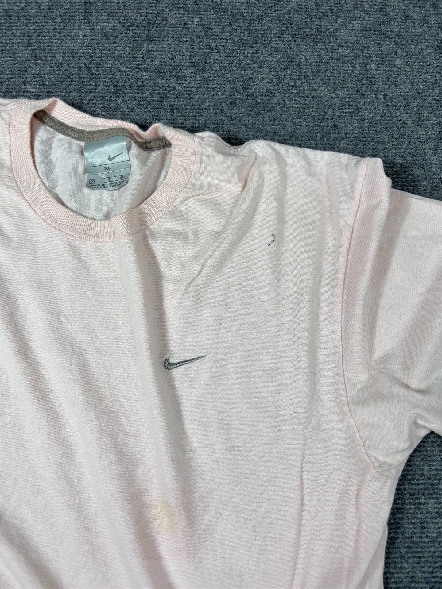 Vintage Y2K Nike T-Shirt Men’s XL Pink Silver Chest Swoosh Baggy Cotton Tee