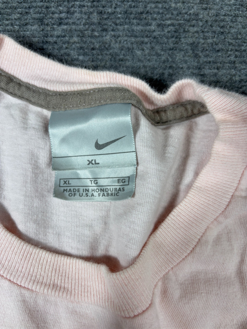 Vintage Y2K Nike T-Shirt Men’s XL Pink Silver Chest Swoosh Baggy Cotton Tee