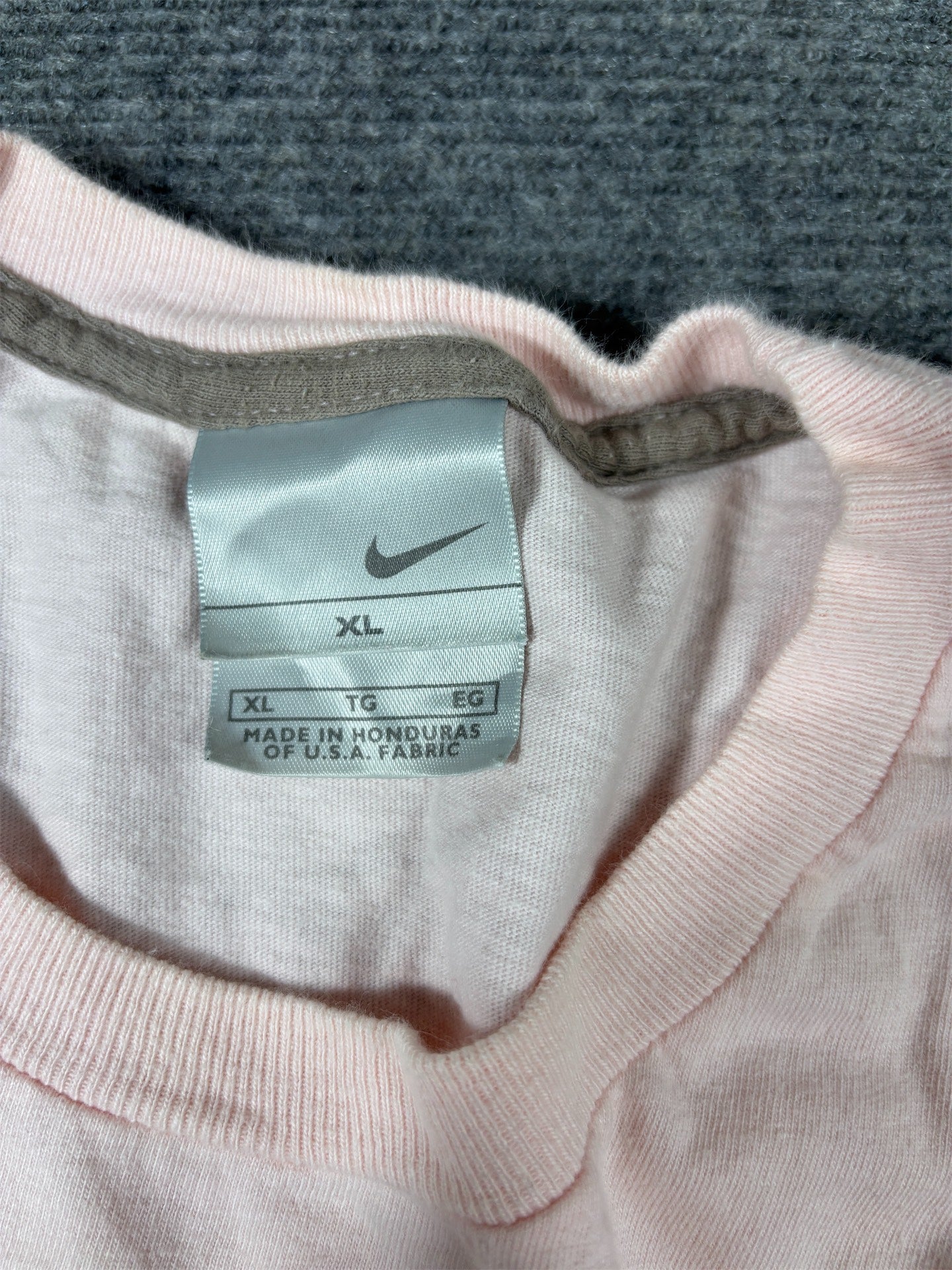 Vintage Y2K Nike T-Shirt Men’s XL Pink Silver Chest Swoosh Baggy Cotton Tee