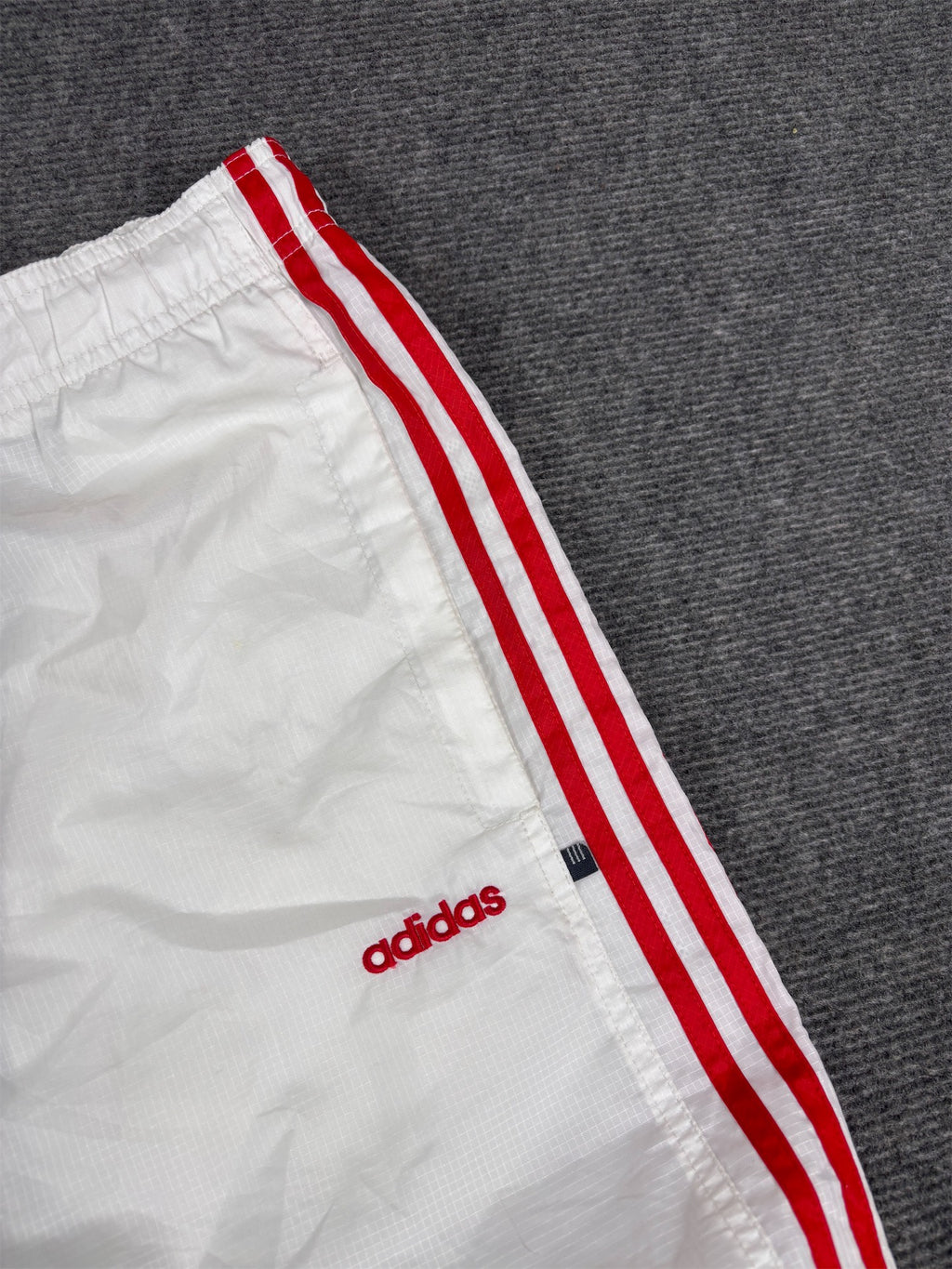 Vintage Y2K Adidas 3/4 Track Pants Men’s XL White Poly Red 3-Stripe Summer Windbreaker